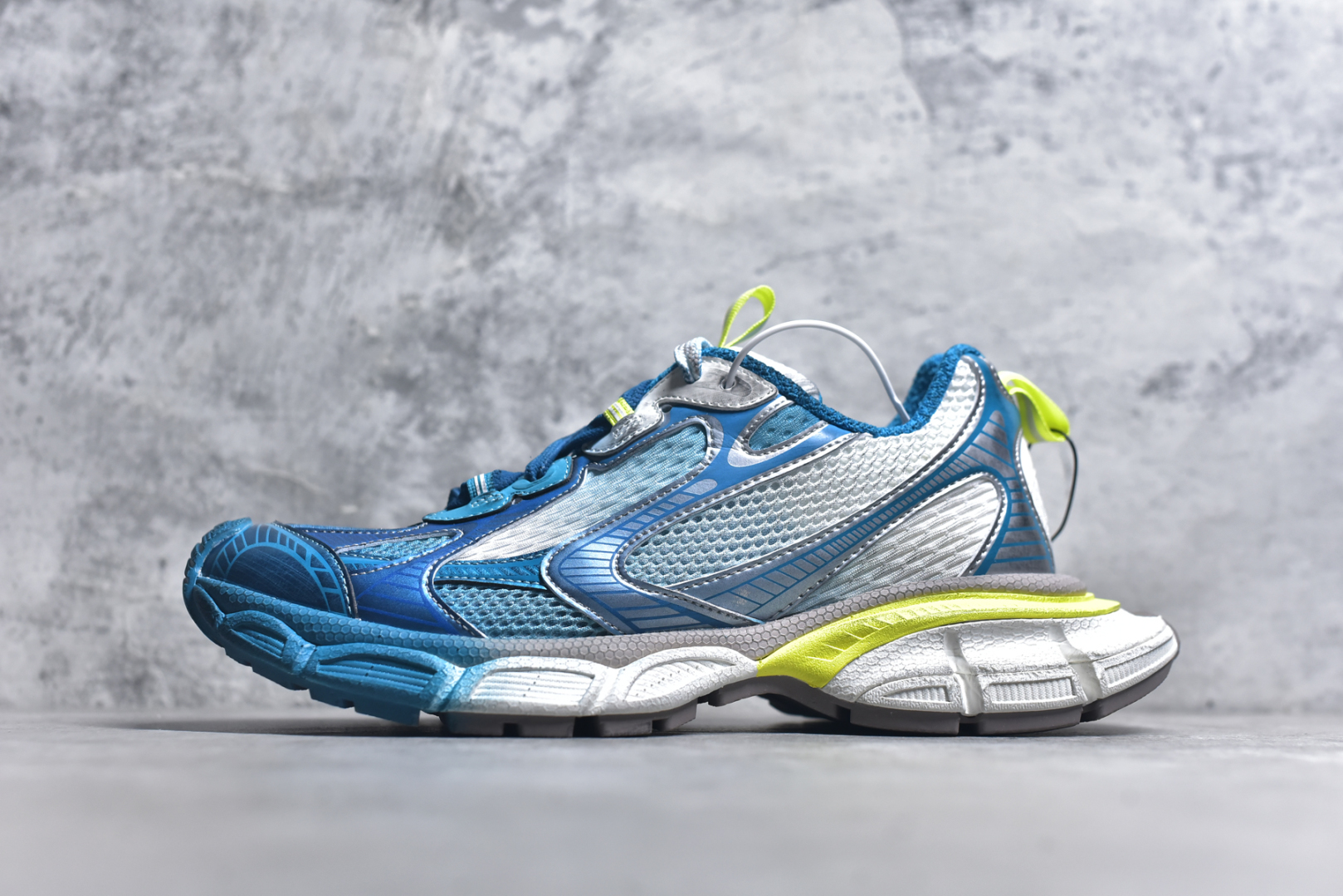 #巴黎3XL 渐变绑带 Balenciaga巴黎世家 24ss 巴黎世家 系带Balenciaga Sneaker Tess s.Gomma 巴黎十代网眼潮流百搭低帮老爹鞋 慢工出细活 出货即最强皮料钢丝纹高频工艺 整体鞋面及大底做旧网眼破坏磨毛效果 各个方面均无可挑剔 尺码：35-46 偏大一码 建议比正常运动鞋买小一号-选品中心