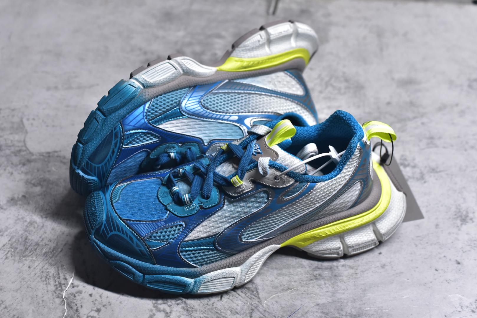 图片[7]-#巴黎3XL 渐变绑带 Balenciaga巴黎世家 24ss 巴黎世家 系带Balenciaga Sneaker Tess s.Gomma 巴黎十代网眼潮流百搭低帮老爹鞋 慢工出细活 出货即最强皮料钢丝纹高频工艺 整体鞋面及大底做旧网眼破坏磨毛效果 各个方面均无可挑剔 尺码：35-46 偏大一码 建议比正常运动鞋买小一号-选品中心