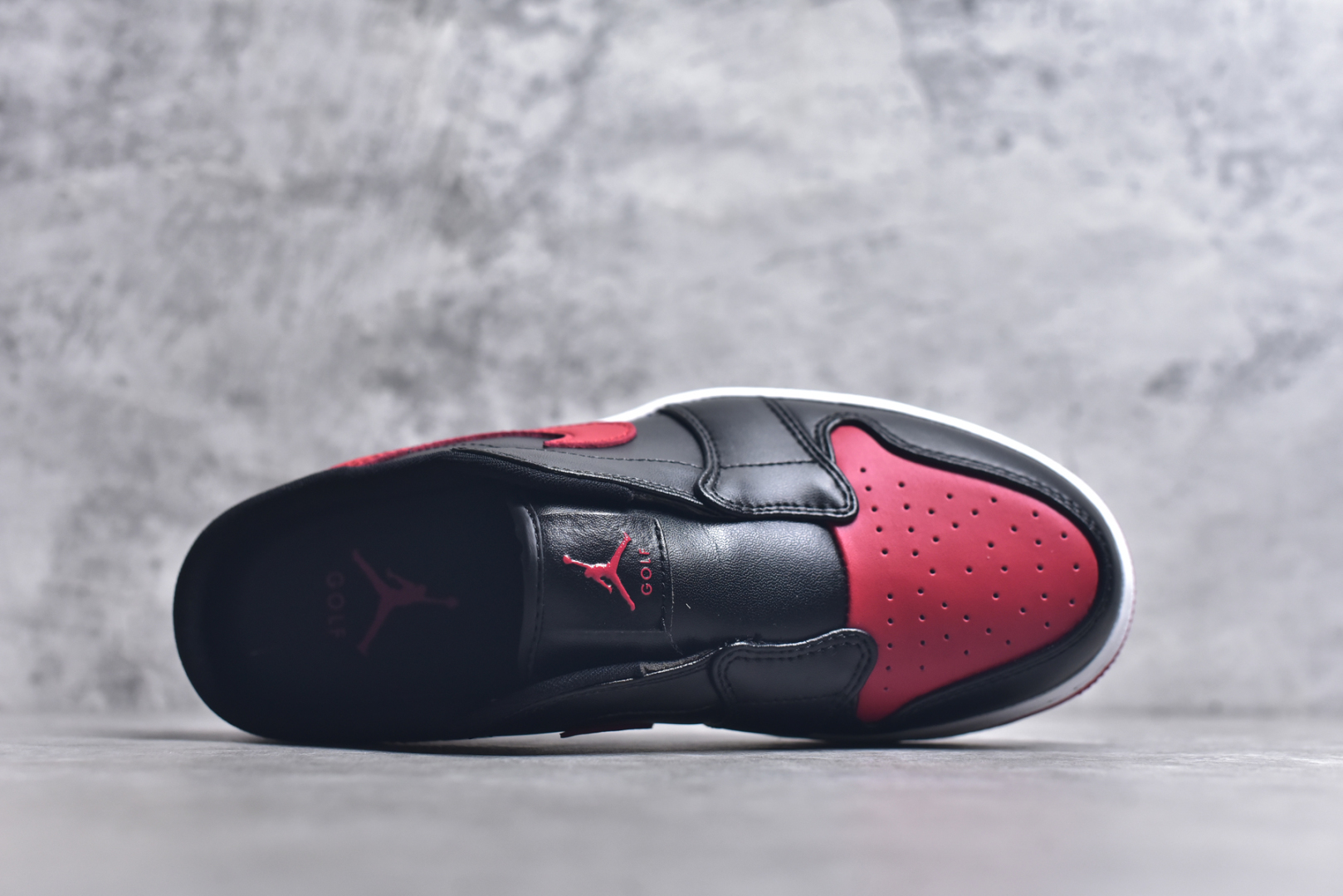 图片[4]-#Air Jordan AJ1 Low 低帮 半拖黑红 FJ1214-001 全新流水线出品 DT版本唯一平替选择 市场第二梯队最强版 全部原鞋开发 原楦原纸板开发 全鞋电脑针车 原厂内置全掌气垫 原盒内在原标 唯一Zp原版鞋带绑法 免检产品 全新2022版型 全头层皮料 完美零毛边处理 原厂配置全掌气垫 价格定位良心 几十个配色陆续出货 实拍调校N版已经零色差零失真 百分百还原实物色彩所见即所得 不存在货不对板色差等低级问题 选购参考实物拍摄 不混卖不参货 只用心做好货严格选品 承诺混一赔十 尺码：36 36.5 37.5 38 38.5 39 40 40.5 41 42 42.5 43 44 44.5-选品中心