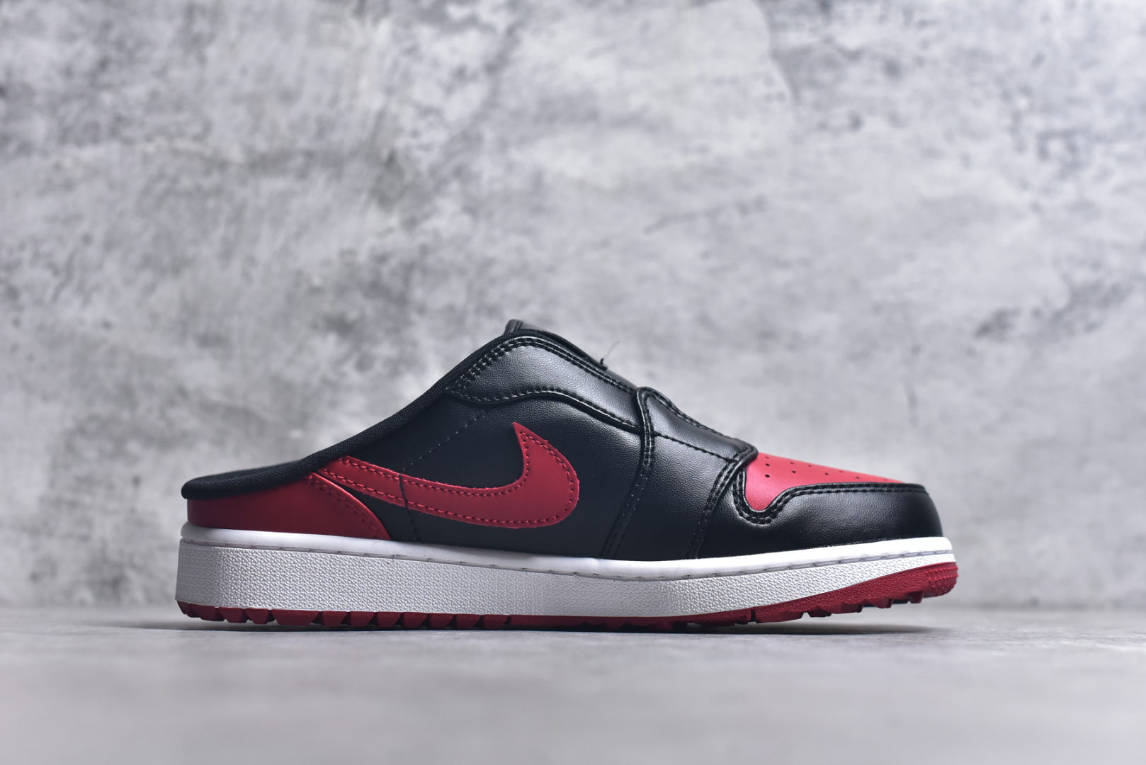 图片[3]-#Air Jordan AJ1 Low 低帮 半拖黑红 FJ1214-001 全新流水线出品 DT版本唯一平替选择 市场第二梯队最强版 全部原鞋开发 原楦原纸板开发 全鞋电脑针车 原厂内置全掌气垫 原盒内在原标 唯一Zp原版鞋带绑法 免检产品 全新2022版型 全头层皮料 完美零毛边处理 原厂配置全掌气垫 价格定位良心 几十个配色陆续出货 实拍调校N版已经零色差零失真 百分百还原实物色彩所见即所得 不存在货不对板色差等低级问题 选购参考实物拍摄 不混卖不参货 只用心做好货严格选品 承诺混一赔十 尺码：36 36.5 37.5 38 38.5 39 40 40.5 41 42 42.5 43 44 44.5-选品中心