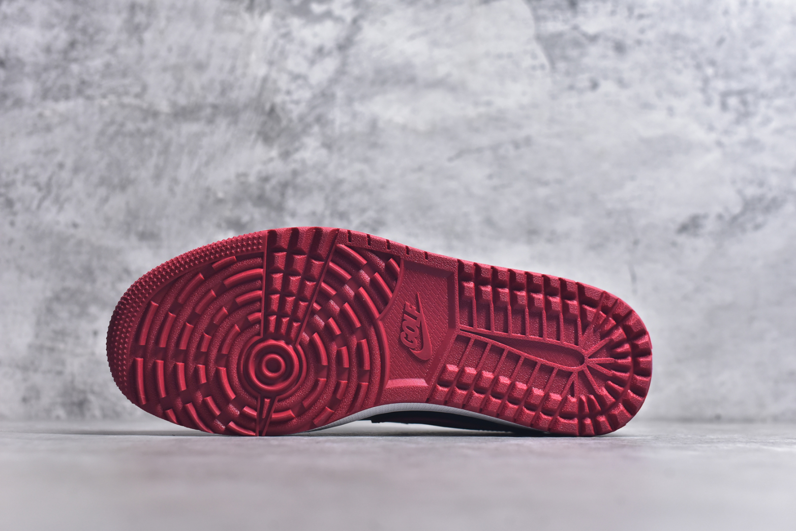图片[6]-#Air Jordan AJ1 Low 低帮 半拖黑红 FJ1214-001 全新流水线出品 DT版本唯一平替选择 市场第二梯队最强版 全部原鞋开发 原楦原纸板开发 全鞋电脑针车 原厂内置全掌气垫 原盒内在原标 唯一Zp原版鞋带绑法 免检产品 全新2022版型 全头层皮料 完美零毛边处理 原厂配置全掌气垫 价格定位良心 几十个配色陆续出货 实拍调校N版已经零色差零失真 百分百还原实物色彩所见即所得 不存在货不对板色差等低级问题 选购参考实物拍摄 不混卖不参货 只用心做好货严格选品 承诺混一赔十 尺码：36 36.5 37.5 38 38.5 39 40 40.5 41 42 42.5 43 44 44.5-选品中心
