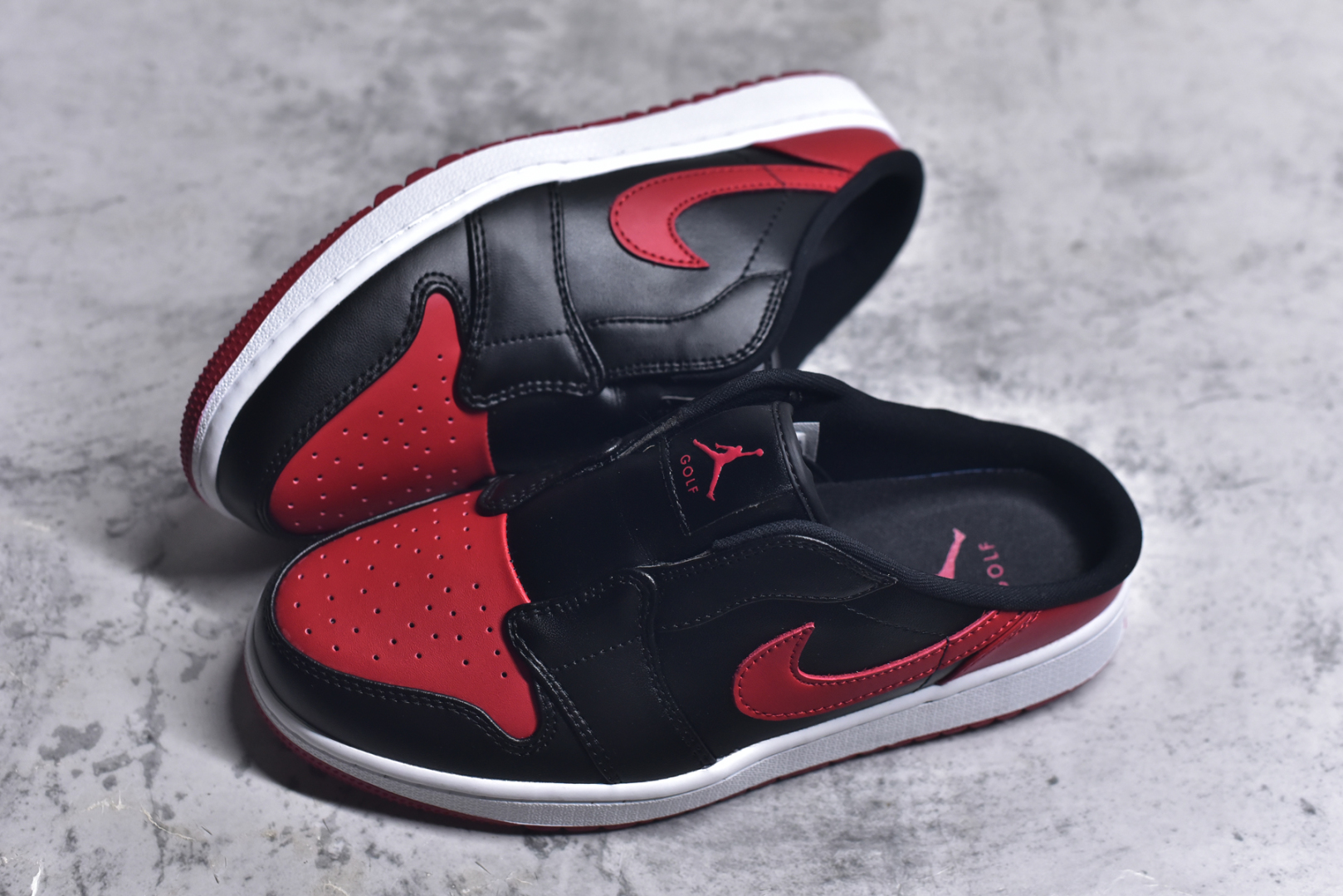 图片[7]-#Air Jordan AJ1 Low 低帮 半拖黑红 FJ1214-001 全新流水线出品 DT版本唯一平替选择 市场第二梯队最强版 全部原鞋开发 原楦原纸板开发 全鞋电脑针车 原厂内置全掌气垫 原盒内在原标 唯一Zp原版鞋带绑法 免检产品 全新2022版型 全头层皮料 完美零毛边处理 原厂配置全掌气垫 价格定位良心 几十个配色陆续出货 实拍调校N版已经零色差零失真 百分百还原实物色彩所见即所得 不存在货不对板色差等低级问题 选购参考实物拍摄 不混卖不参货 只用心做好货严格选品 承诺混一赔十 尺码：36 36.5 37.5 38 38.5 39 40 40.5 41 42 42.5 43 44 44.5-选品中心