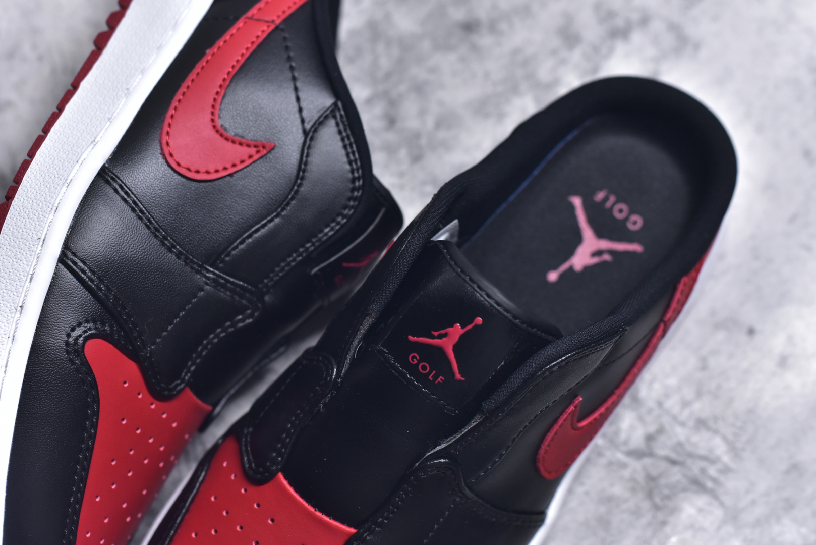 图片[9]-#Air Jordan AJ1 Low 低帮 半拖黑红 FJ1214-001 全新流水线出品 DT版本唯一平替选择 市场第二梯队最强版 全部原鞋开发 原楦原纸板开发 全鞋电脑针车 原厂内置全掌气垫 原盒内在原标 唯一Zp原版鞋带绑法 免检产品 全新2022版型 全头层皮料 完美零毛边处理 原厂配置全掌气垫 价格定位良心 几十个配色陆续出货 实拍调校N版已经零色差零失真 百分百还原实物色彩所见即所得 不存在货不对板色差等低级问题 选购参考实物拍摄 不混卖不参货 只用心做好货严格选品 承诺混一赔十 尺码：36 36.5 37.5 38 38.5 39 40 40.5 41 42 42.5 43 44 44.5-选品中心