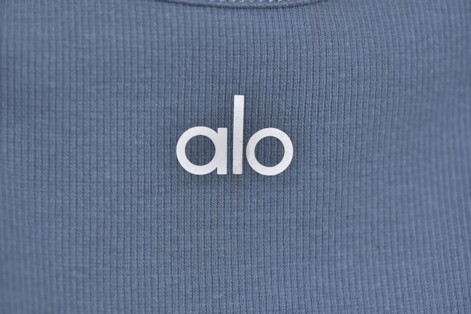 图片[3]-#ALO YOGA｜运动背心/针织休闲无袖 瑜伽运动背心系列❗ 现货供应 全年售后 原厂材料. 面料同步原厂 温馨提示❗（只做高端产品） DF巅峰 踏上巅峰❗ 颜色.黑色.白色.卡其.雾蓝 尺码：S码.M码.L码-选品中心