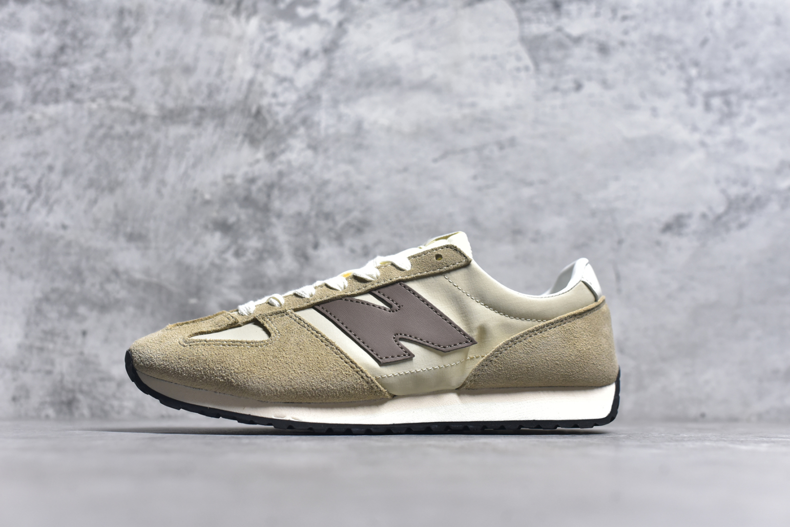 #New Balance NB 471 此款鞋采用近几年比较流行的版型设计，外观时尚大气，鞋底采用耐磨的材质，穿上它，让您在平时生活和工作中都会感觉到舒适的体验。 货号：U471AI 尺码：36 36.5 37.5 38 38.5 39 40 40.5 41 42 42.5 43 44 44.5 45-选品中心