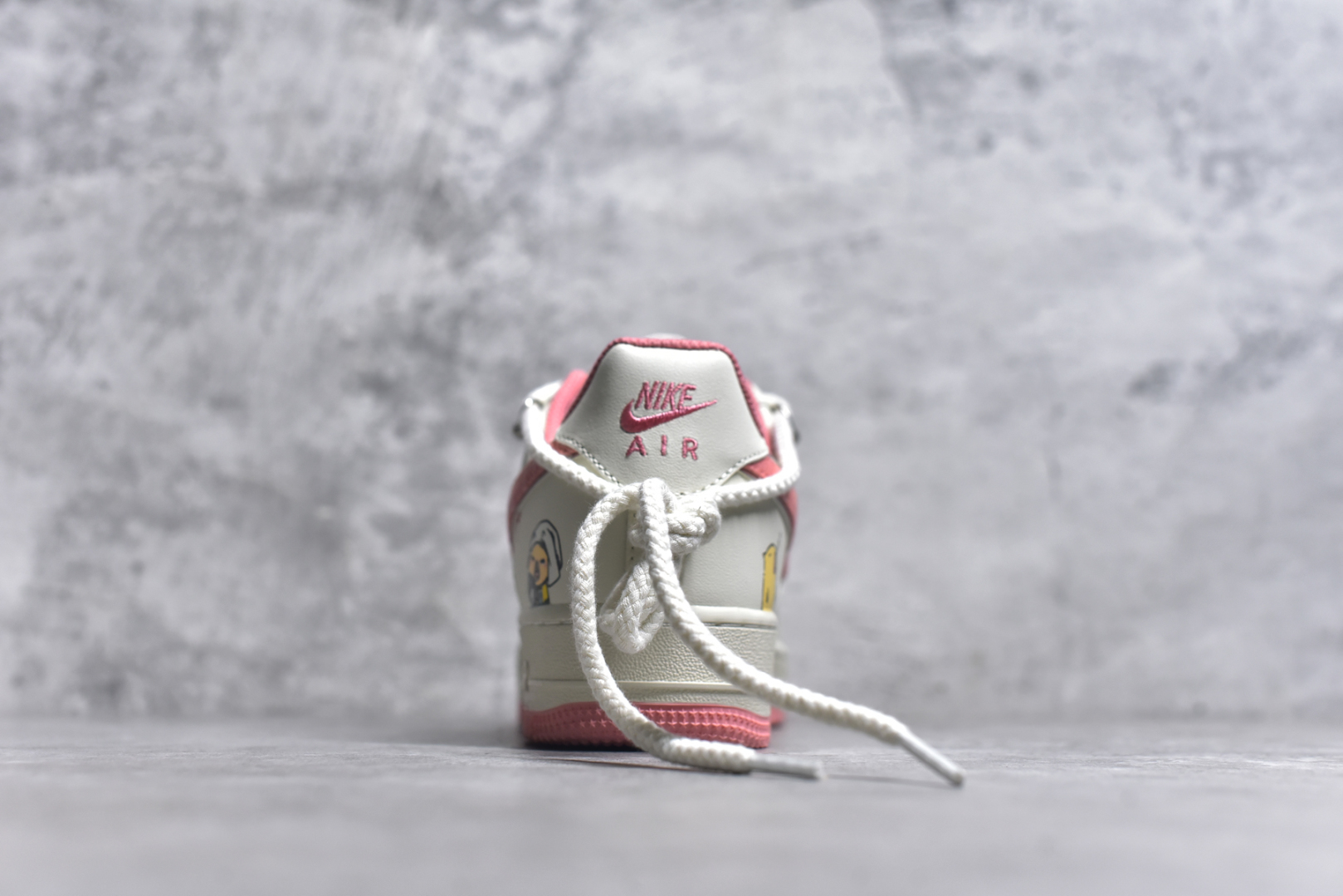 图片[5]-#Nike Air Force 1\’07 Low x Capybara \”Pour milkBape\” 卡皮巴拉系列 空军一号低帮休闲板鞋 LV0506-880 #卡皮巴拉元素主题 啮齿水豚，一种四肢短短，身材圆滚滚，鼻孔朝天，外表呆萌的动物，也是最近动物界的新顶流。绑带的设计打破传统空军的鞋款束缚 尺码：36 36.5 37.5 38 38.5 39 40 40.5 41 9.D4-选品中心