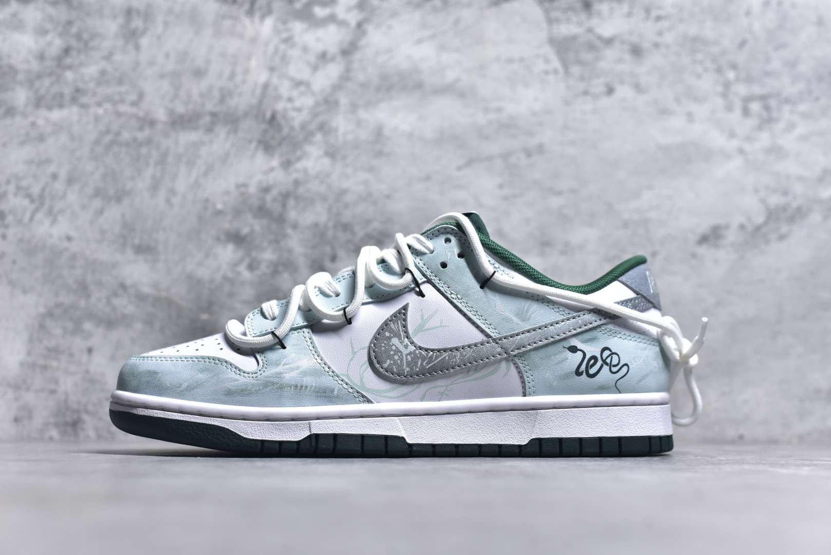 #Nike Dunk Low 青花蛇骨 国风淡青色 低帮休闲板鞋 DD1391-101 #定制鞋盒 大厂纯原品质出货 超高清洁度 皮料切割干净无任何毛边 细节完美 尺码：40 40.5 41 42 42.5 43 44 44.5 45 9.E5-选品中心