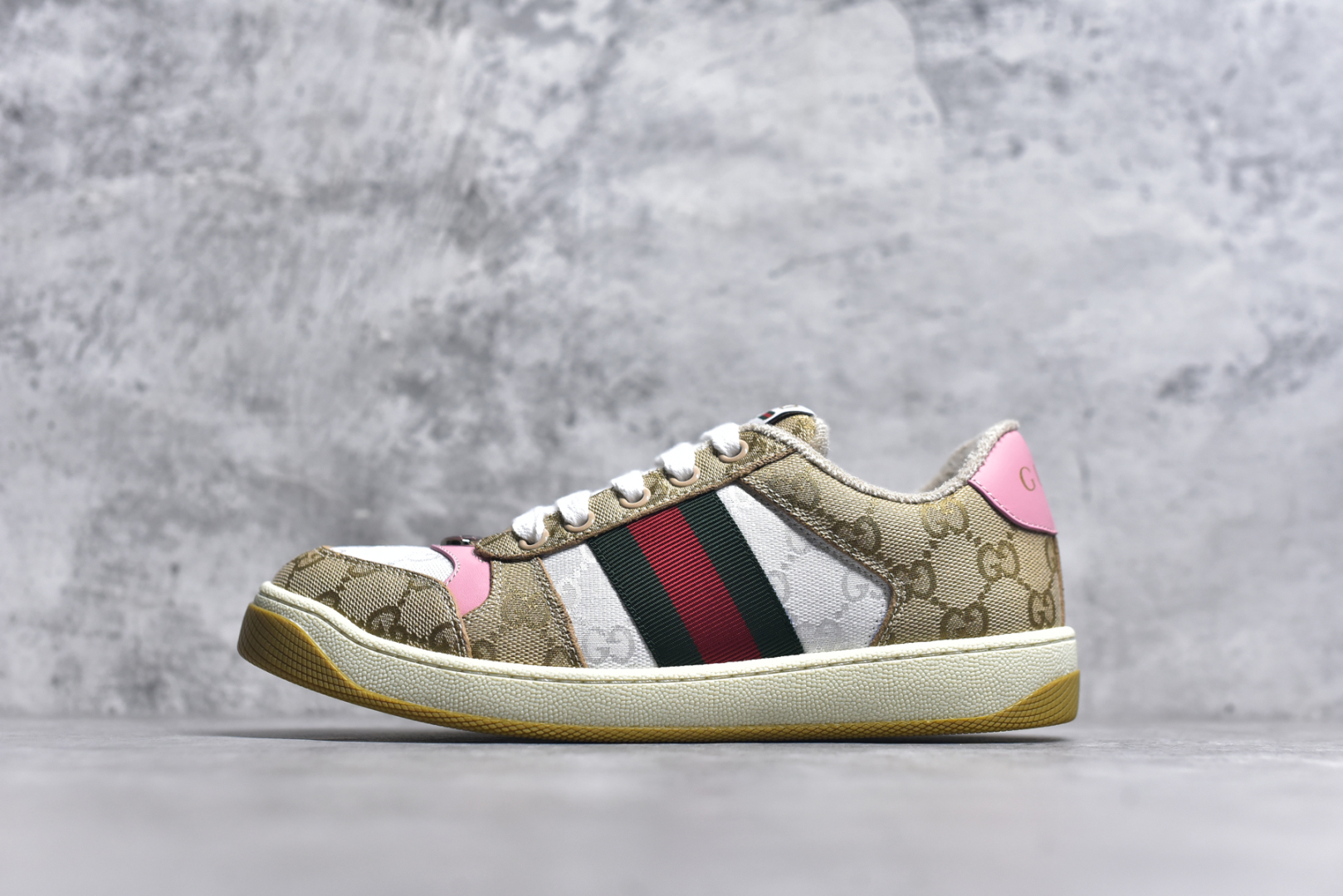 #Gu Distressed Screener sneaker 古驰小脏鞋系列经典原型复古百搭做旧老爹板鞋/复古学院风 怀旧版 原厂订单 目前市面最强＃官网同步最新满天星礼盒全套包装 高端零售海外实体专供 ‬混卖版 渠‮原道‬装 全身20几个细节点全部做到一致还原 吊打市面所有版本 原版做旧 右脚鞋侧嵌入NFC防伪芯片装置＋鞋盒标二唯码扫描 秒进官网 秒杀市面任何版本 原装意大利进口 里外全皮 全套包装 全头层顶级软牛皮 广东代工出品 原档原标原盒 随意对比任何版本 尺码：35 36 37 38 39 40 41 42 43 44 45-选品中心