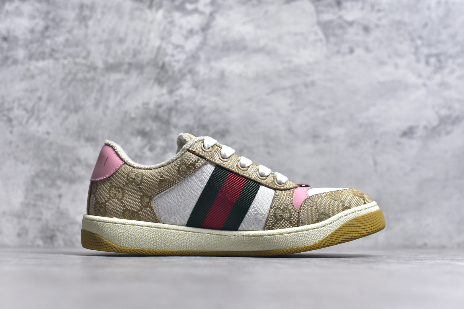 图片[3]-#Gu Distressed Screener sneaker 古驰小脏鞋系列经典原型复古百搭做旧老爹板鞋/复古学院风 怀旧版 原厂订单 目前市面最强＃官网同步最新满天星礼盒全套包装 高端零售海外实体专供 ‬混卖版 渠‮原道‬装 全身20几个细节点全部做到一致还原 吊打市面所有版本 原版做旧 右脚鞋侧嵌入NFC防伪芯片装置＋鞋盒标二唯码扫描 秒进官网 秒杀市面任何版本 原装意大利进口 里外全皮 全套包装 全头层顶级软牛皮 广东代工出品 原档原标原盒 随意对比任何版本 尺码：35 36 37 38 39 40 41 42 43 44 45-选品中心