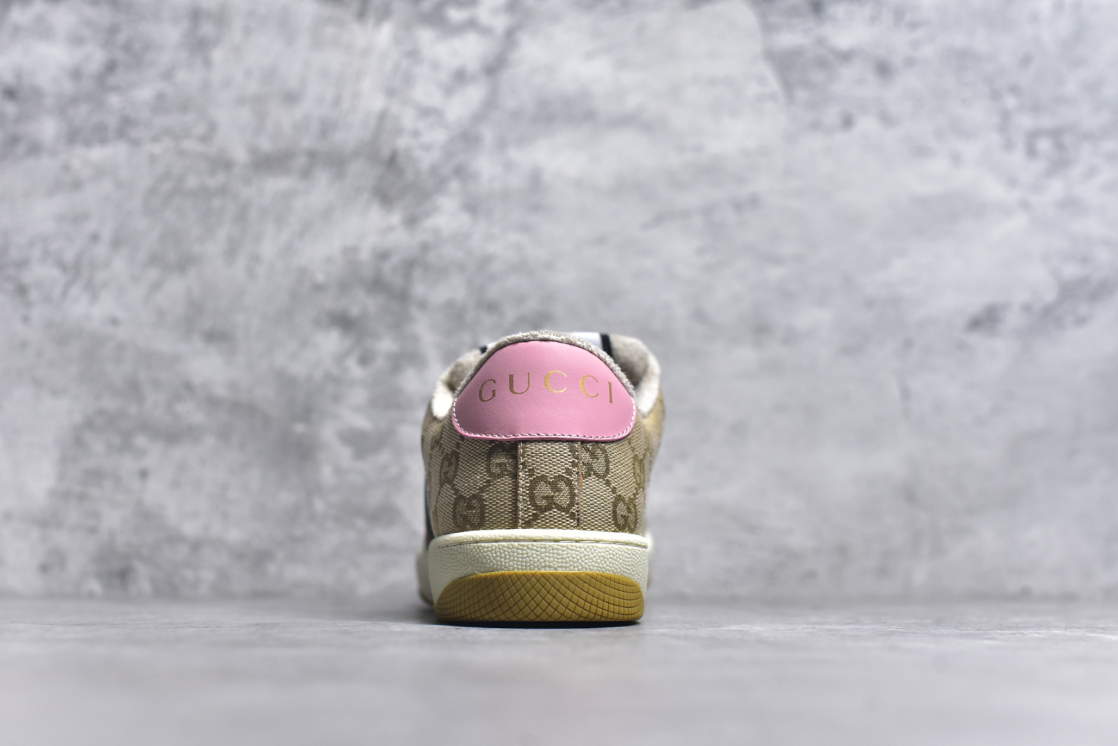 图片[5]-#Gu Distressed Screener sneaker 古驰小脏鞋系列经典原型复古百搭做旧老爹板鞋/复古学院风 怀旧版 原厂订单 目前市面最强＃官网同步最新满天星礼盒全套包装 高端零售海外实体专供 ‬混卖版 渠‮原道‬装 全身20几个细节点全部做到一致还原 吊打市面所有版本 原版做旧 右脚鞋侧嵌入NFC防伪芯片装置＋鞋盒标二唯码扫描 秒进官网 秒杀市面任何版本 原装意大利进口 里外全皮 全套包装 全头层顶级软牛皮 广东代工出品 原档原标原盒 随意对比任何版本 尺码：35 36 37 38 39 40 41 42 43 44 45-选品中心