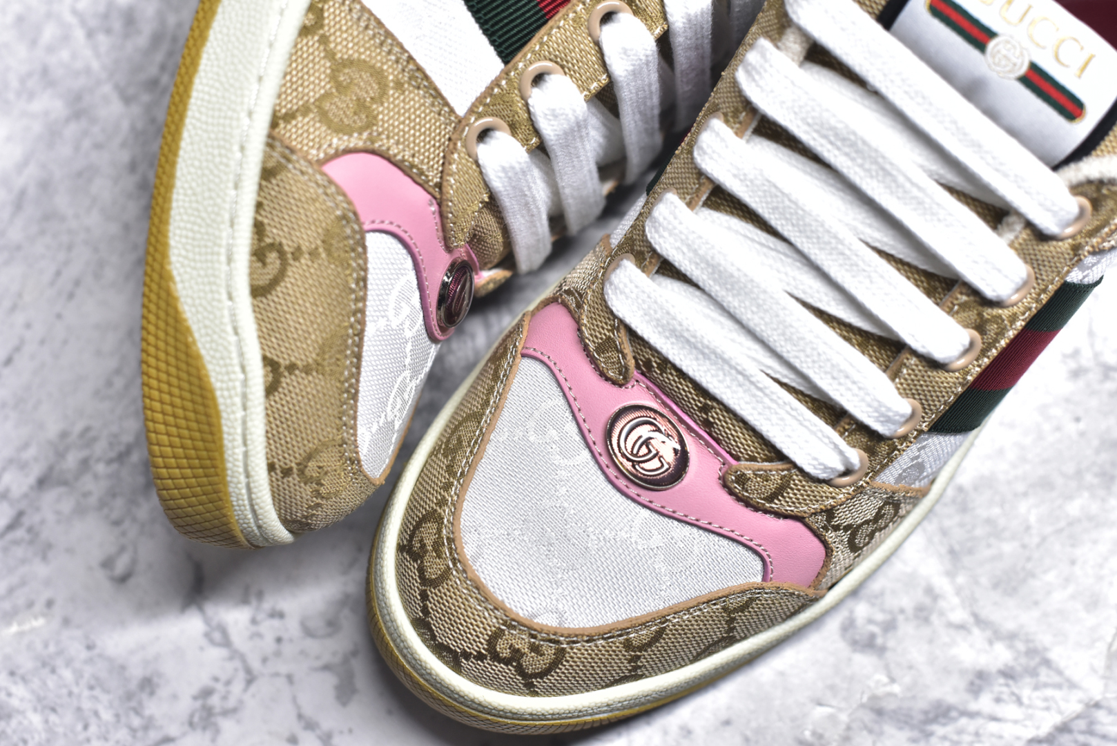 图片[8]-#Gu Distressed Screener sneaker 古驰小脏鞋系列经典原型复古百搭做旧老爹板鞋/复古学院风 怀旧版 原厂订单 目前市面最强＃官网同步最新满天星礼盒全套包装 高端零售海外实体专供 ‬混卖版 渠‮原道‬装 全身20几个细节点全部做到一致还原 吊打市面所有版本 原版做旧 右脚鞋侧嵌入NFC防伪芯片装置＋鞋盒标二唯码扫描 秒进官网 秒杀市面任何版本 原装意大利进口 里外全皮 全套包装 全头层顶级软牛皮 广东代工出品 原档原标原盒 随意对比任何版本 尺码：35 36 37 38 39 40 41 42 43 44 45-选品中心