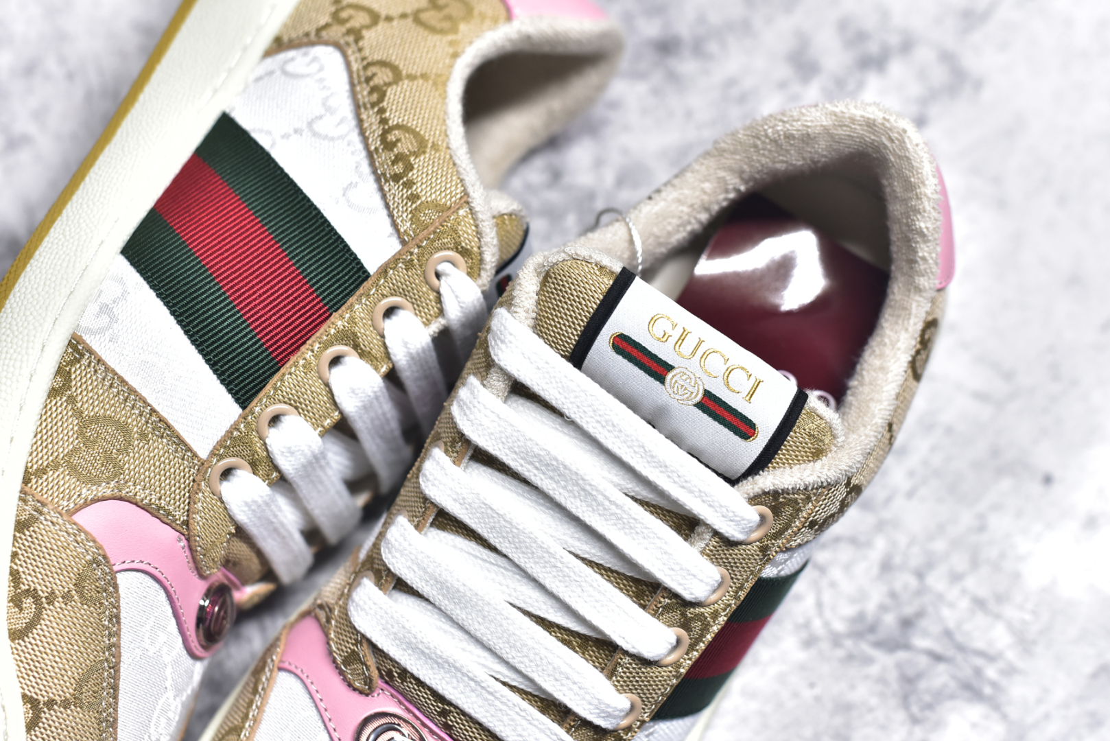 图片[9]-#Gu Distressed Screener sneaker 古驰小脏鞋系列经典原型复古百搭做旧老爹板鞋/复古学院风 怀旧版 原厂订单 目前市面最强＃官网同步最新满天星礼盒全套包装 高端零售海外实体专供 ‬混卖版 渠‮原道‬装 全身20几个细节点全部做到一致还原 吊打市面所有版本 原版做旧 右脚鞋侧嵌入NFC防伪芯片装置＋鞋盒标二唯码扫描 秒进官网 秒杀市面任何版本 原装意大利进口 里外全皮 全套包装 全头层顶级软牛皮 广东代工出品 原档原标原盒 随意对比任何版本 尺码：35 36 37 38 39 40 41 42 43 44 45-选品中心