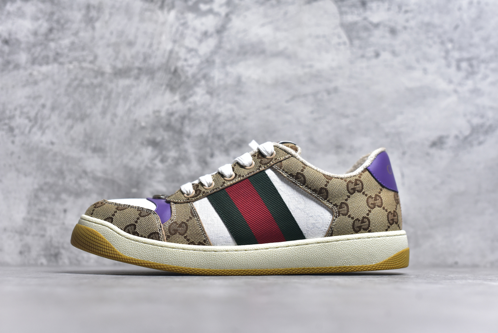 #Gu Distressed Screener sneaker 古驰小脏鞋系列经典原型复古百搭做旧老爹板鞋/复古学院风 怀旧版 原厂订单 目前市面最强＃官网同步最新满天星礼盒全套包装 高端零售海外实体专供 ‬混卖版 渠‮原道‬装 全身20几个细节点全部做到一致还原 吊打市面所有版本 原版做旧 右脚鞋侧嵌入NFC防伪芯片装置＋鞋盒标二唯码扫描 秒进官网 秒杀市面任何版本 原装意大利进口 里外全皮 全套包装 全头层顶级软牛皮 广东代工出品 原档原标原盒 随意对比任何版本 尺码：35 36 37 38 39 40 41 42 43 44 45-选品中心
