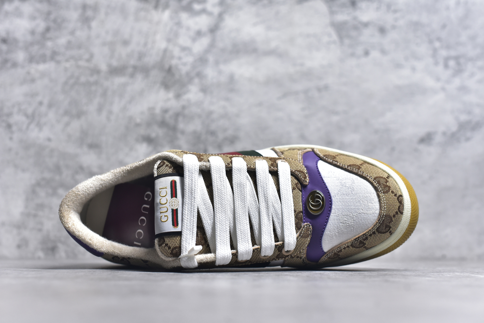 图片[4]-#Gu Distressed Screener sneaker 古驰小脏鞋系列经典原型复古百搭做旧老爹板鞋/复古学院风 怀旧版 原厂订单 目前市面最强＃官网同步最新满天星礼盒全套包装 高端零售海外实体专供 ‬混卖版 渠‮原道‬装 全身20几个细节点全部做到一致还原 吊打市面所有版本 原版做旧 右脚鞋侧嵌入NFC防伪芯片装置＋鞋盒标二唯码扫描 秒进官网 秒杀市面任何版本 原装意大利进口 里外全皮 全套包装 全头层顶级软牛皮 广东代工出品 原档原标原盒 随意对比任何版本 尺码：35 36 37 38 39 40 41 42 43 44 45-选品中心