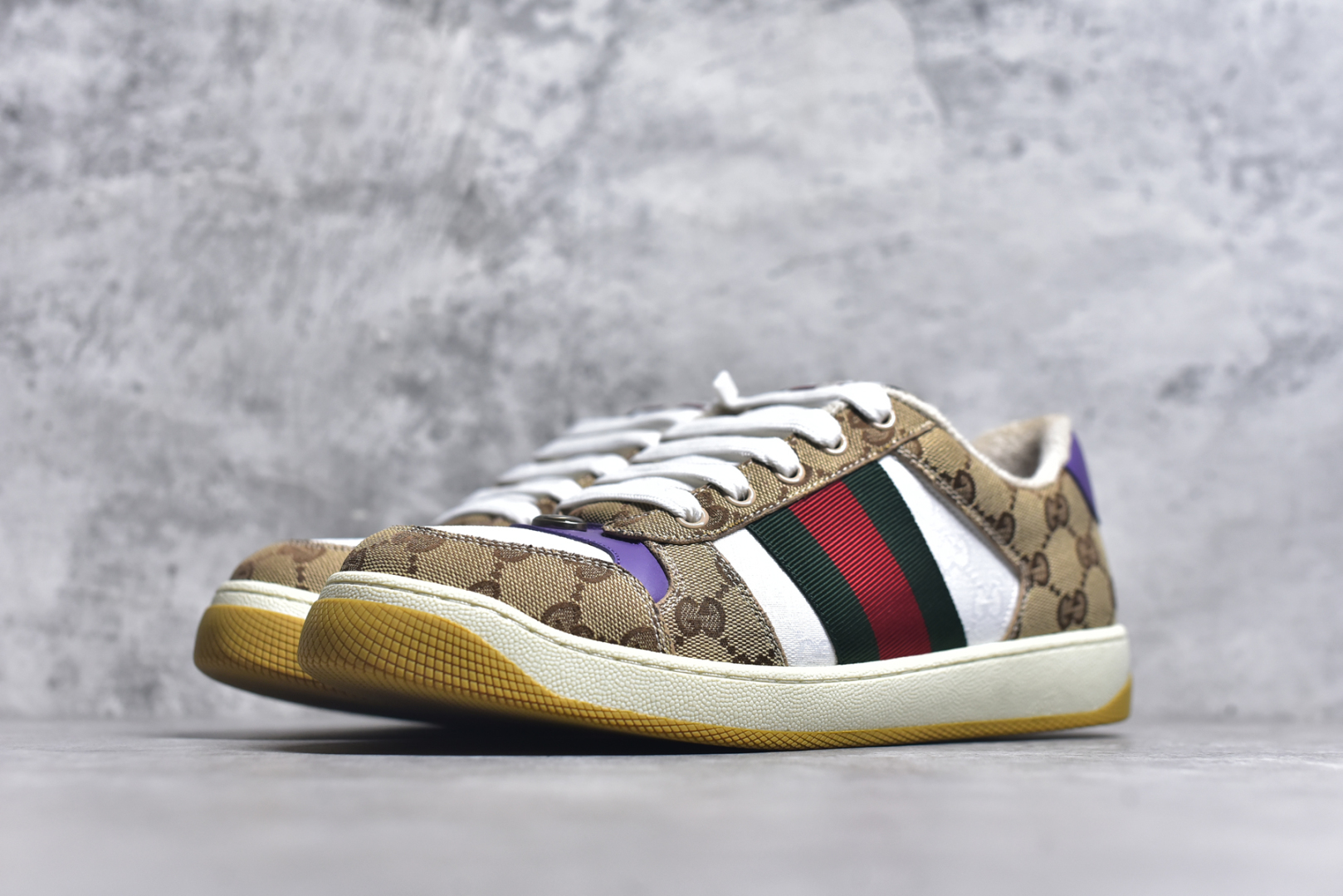图片[2]-#Gu Distressed Screener sneaker 古驰小脏鞋系列经典原型复古百搭做旧老爹板鞋/复古学院风 怀旧版 原厂订单 目前市面最强＃官网同步最新满天星礼盒全套包装 高端零售海外实体专供 ‬混卖版 渠‮原道‬装 全身20几个细节点全部做到一致还原 吊打市面所有版本 原版做旧 右脚鞋侧嵌入NFC防伪芯片装置＋鞋盒标二唯码扫描 秒进官网 秒杀市面任何版本 原装意大利进口 里外全皮 全套包装 全头层顶级软牛皮 广东代工出品 原档原标原盒 随意对比任何版本 尺码：35 36 37 38 39 40 41 42 43 44 45-选品中心