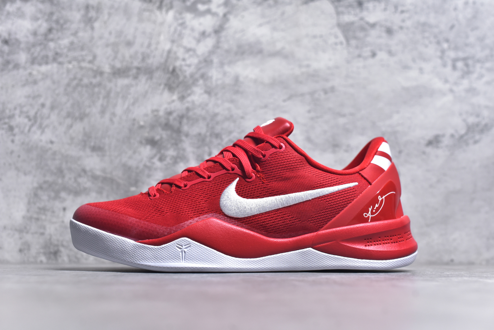 #NK Zoom Kobe Ⅷ System 科比8代复刻实战运动低帮文化篮球鞋 红白 完美复刻公司货 React科技鞋垫加持 实战配置直接拉满 原楦纸板开发 鞋身流线型、后跟塑形 区分土肥圆 原厂针织鞋面一针一线匹配原版 全身鞋材卡料色独家定制 唯一万针立体刺绣SWOOSH 真实底模最大50.5 实战利器 专供海外市场 独立原厂模具 首批不拼图大几率过验 亲测已过 支持各种高强度实战 无需担心 补货周期极长 脚宽建议买大半码 科比系列前掌偏窄 支持七天无理由退换 货号：HF9550-600 尺码： 40-48.5-选品中心