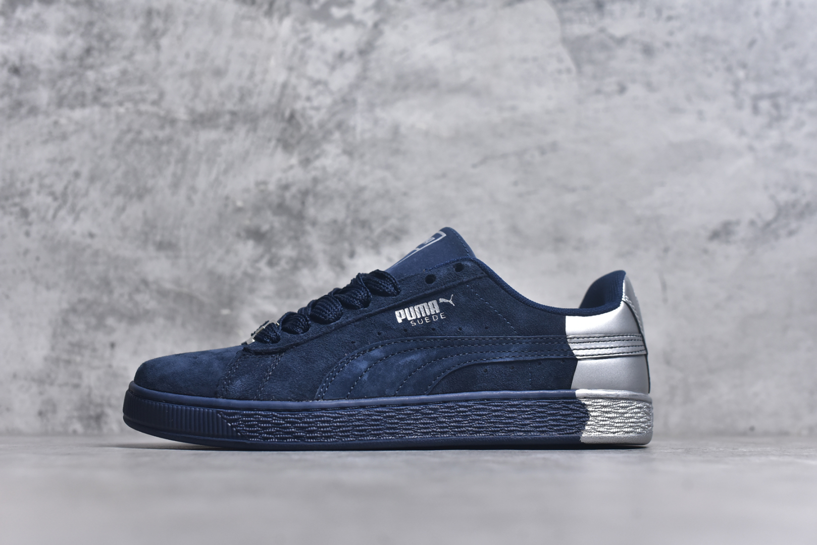 #PUMA Basket Suede 彪马皮面复古板鞋 原装渠道版本 诠释最高工艺 夏季新款官方原盒原标 代购充正专供头层皮海玻璃鞋垫搭配后跟PUMA logo烫金 让陈旧的款式重获新生 尺码：35.5 36 37 37.5 38 38.5 39 40 40.5 41 42 42.5 43 44 44.5 45-选品中心