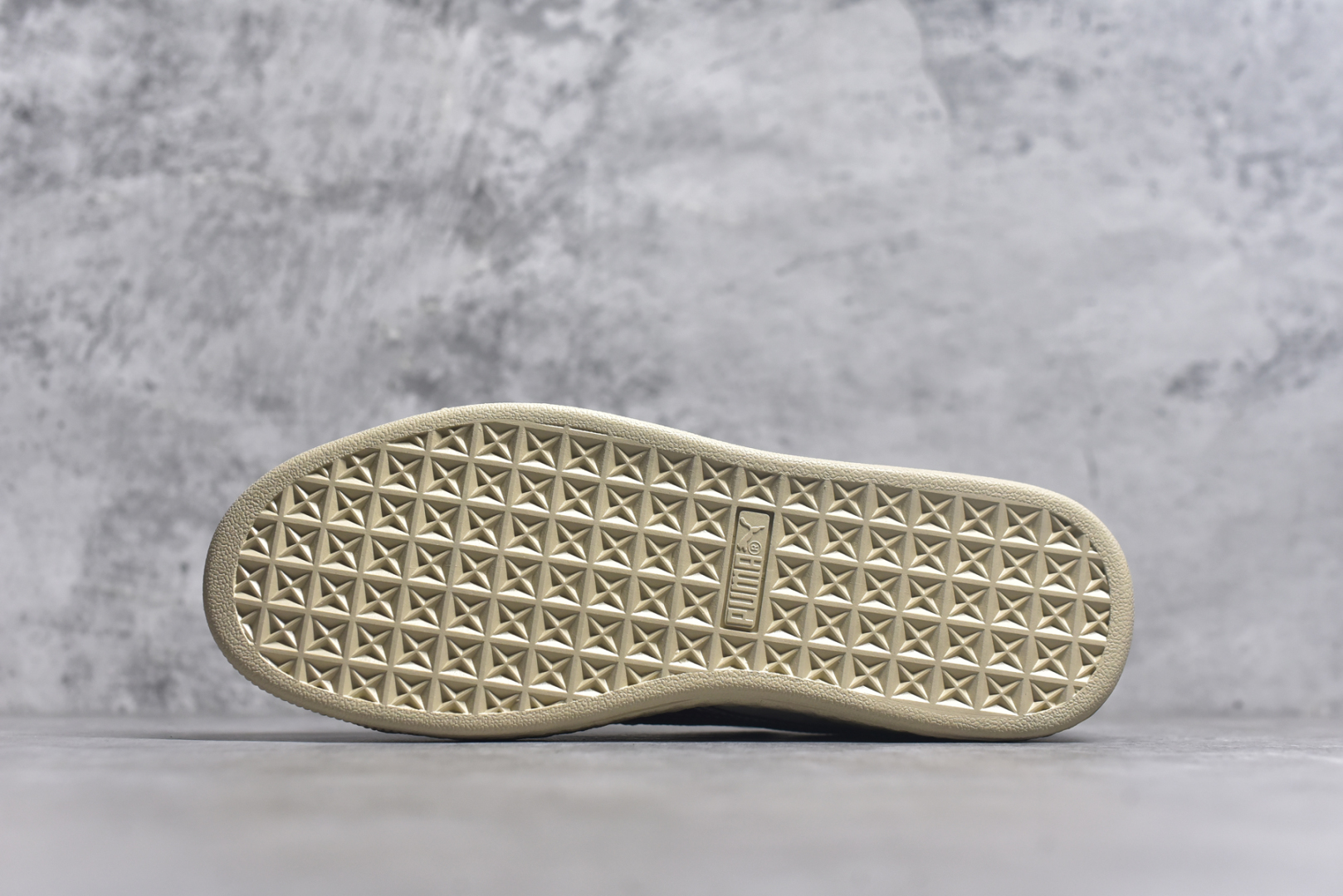 图片[6]-#PUMA Basket Suede 彪马皮面复古板鞋 原装渠道版本 诠释最高工艺 夏季新款官方原盒原标 代购充正专供头层皮海玻璃鞋垫搭配后跟PUMA logo烫金 让陈旧的款式重获新生 尺码：35.5 36 37 37.5 38 38.5 39 40 40.5 41 42 42.5 43 44 44.5 45-选品中心