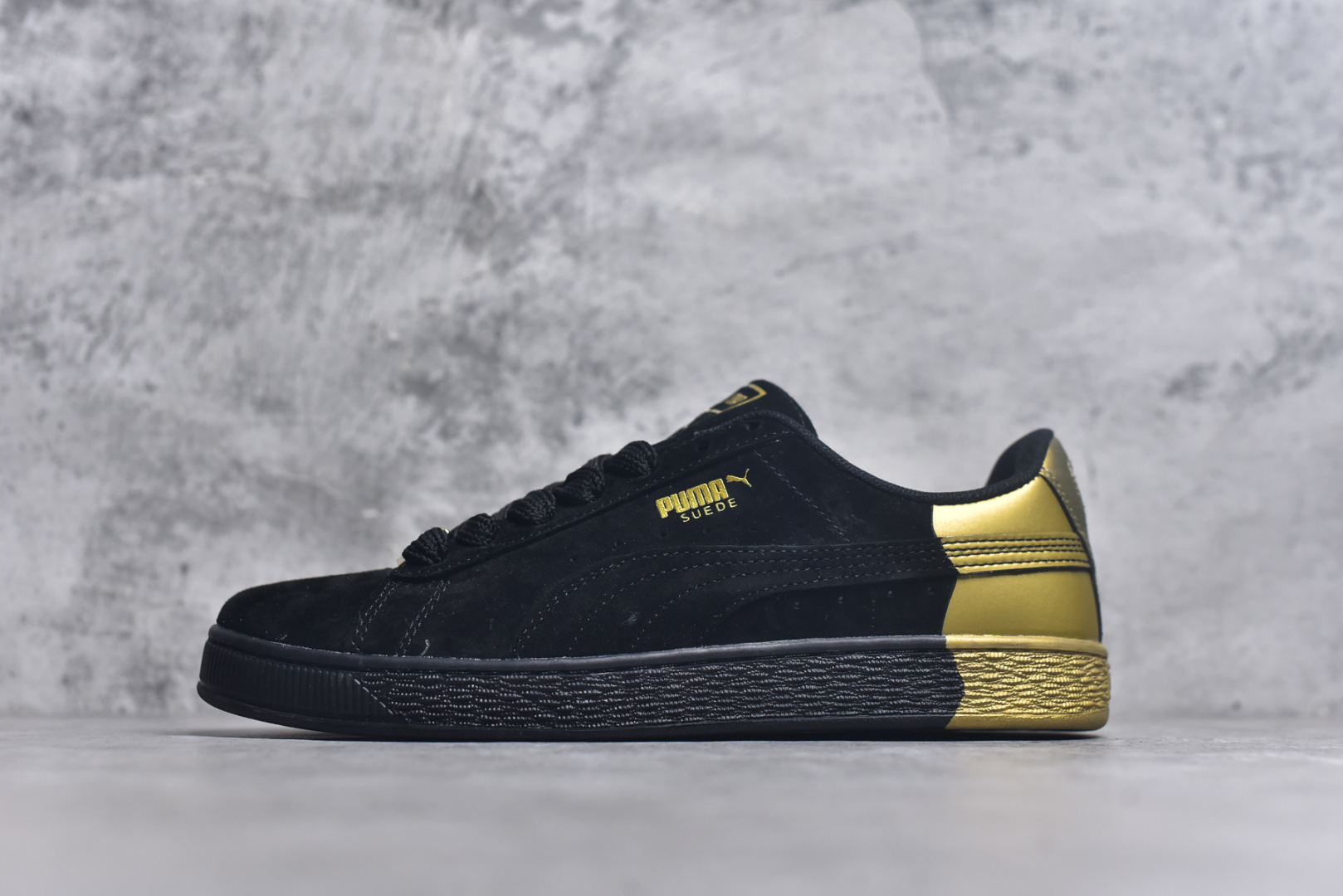 #PUMA Basket Suede 彪马皮面复古板鞋 原装渠道版本 诠释最高工艺 夏季新款官方原盒原标 代购充正专供头层皮海玻璃鞋垫搭配后跟PUMA logo烫金 让陈旧的款式重获新生 尺码：35.5 36 37 37.5 38 38.5 39 40 40.5 41 42 42.5 43 44 44.5 45-选品中心