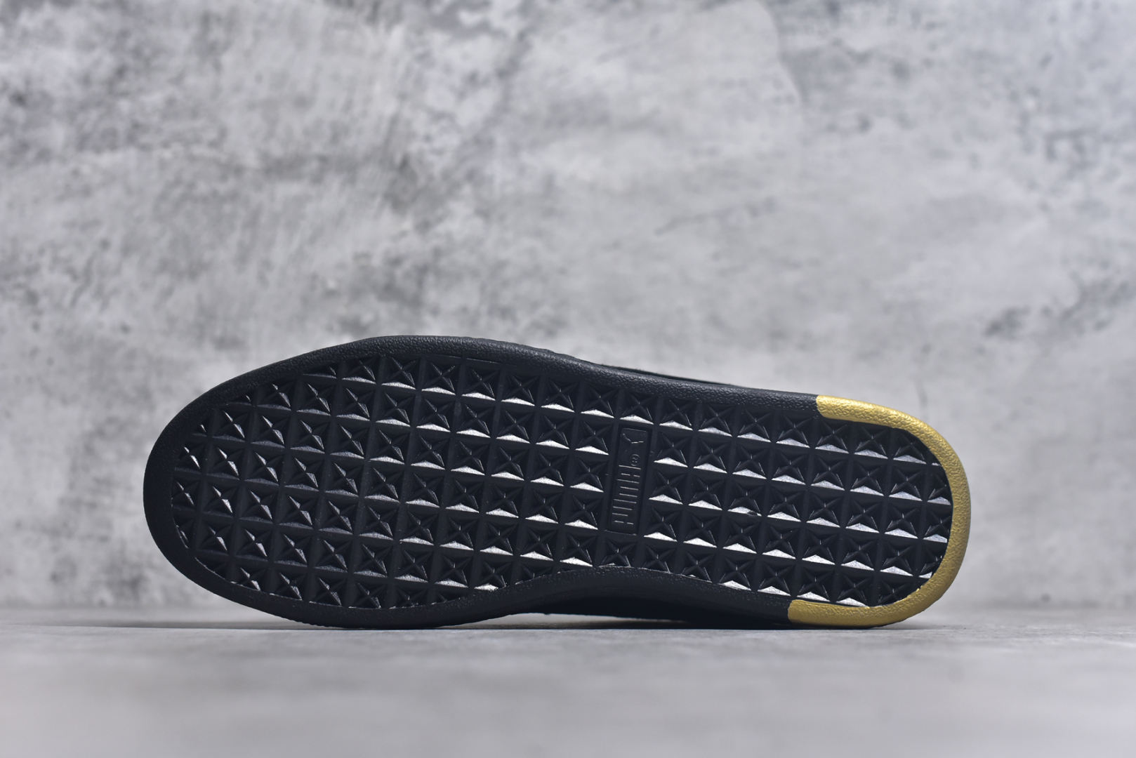 图片[6]-#PUMA Basket Suede 彪马皮面复古板鞋 原装渠道版本 诠释最高工艺 夏季新款官方原盒原标 代购充正专供头层皮海玻璃鞋垫搭配后跟PUMA logo烫金 让陈旧的款式重获新生 尺码：35.5 36 37 37.5 38 38.5 39 40 40.5 41 42 42.5 43 44 44.5 45-选品中心