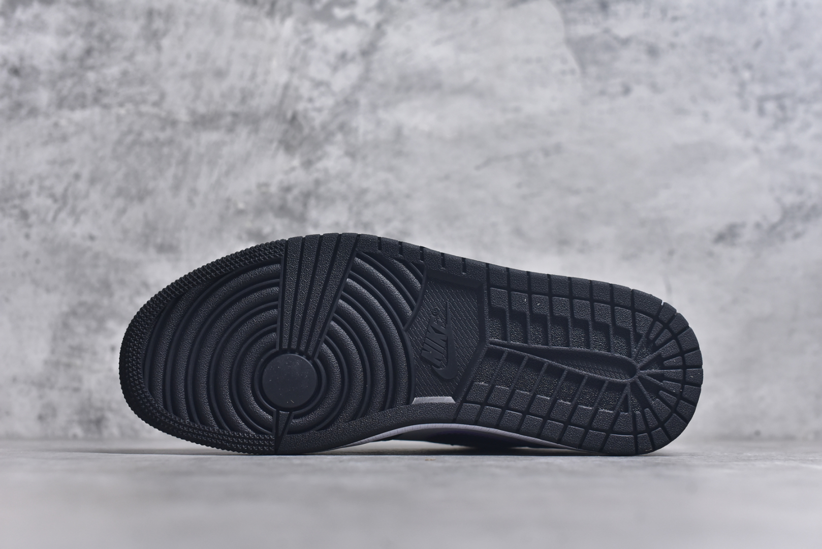 图片[6]-#Jordan AJ1 Low 低帮 紫黑 HJ5910-105 全新流水线出品 DT版本唯一平替选择 市场第二梯队最强版 全部原鞋开发 原楦原纸板开发 全鞋电脑针车 原厂内置全掌气垫 原盒内在原标 唯一Zp原版鞋带绑法 免检产品 全新2022版型 全头层皮料 完美零毛边处理 原厂配置全掌气垫 价格定位良心 几十个配色陆续出货 实拍调校N版已经零色差零失真 百分百还原实物色彩所见即所得 不存在货不对板色差等低级问题 选购参考实物拍摄 不混卖不参货 只用心做好货严格选品 承诺混一赔十 尺码：35.5-44-选品中心