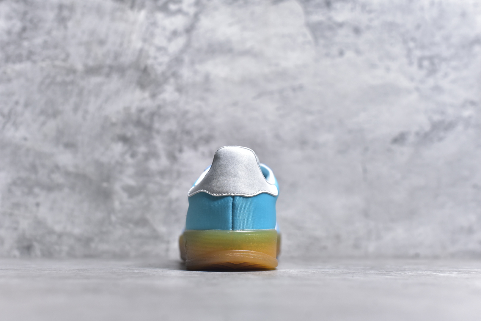 图片[5]-#AD Samba OG FT板鞋 这款桑巴鞋展示了高质量的工艺 带有装饰的超锁缝制和无缝的手感 柔软、柔软的皮革造型和标志性的3条纹完成了精致的外观 正规合身鞋带 鞋面上有绒面鞋垫 橡胶鞋底 享受正畸套筒软感 自50年代首次亮相以来就一直在赢得粉丝的青睐 尺码：36 36.5 37.5 38 38.5 39 40 40.5 41 42 42.5 43 44 44.5 45-选品中心