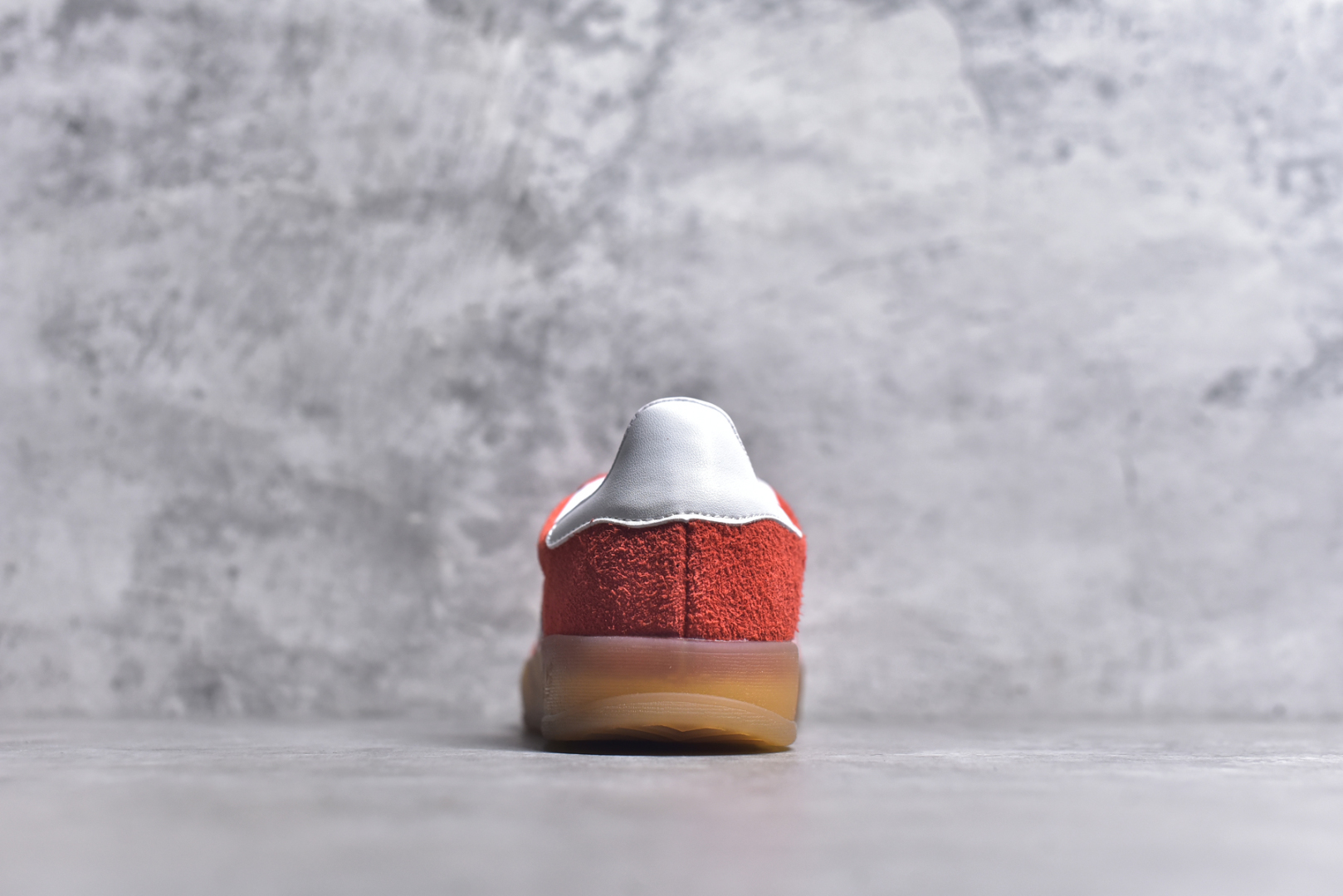 图片[5]-#AD Samba OG FT板鞋 这款桑巴鞋展示了高质量的工艺 带有装饰的超锁缝制和无缝的手感 柔软、柔软的皮革造型和标志性的3条纹完成了精致的外观 正规合身鞋带 鞋面上有绒面鞋垫 橡胶鞋底 享受正畸套筒软感 自50年代首次亮相以来就一直在赢得粉丝的青睐 尺码：36 36.5 37.5 38 38.5 39 40 40.5 41 42 42.5 43 44 44.5 45-选品中心