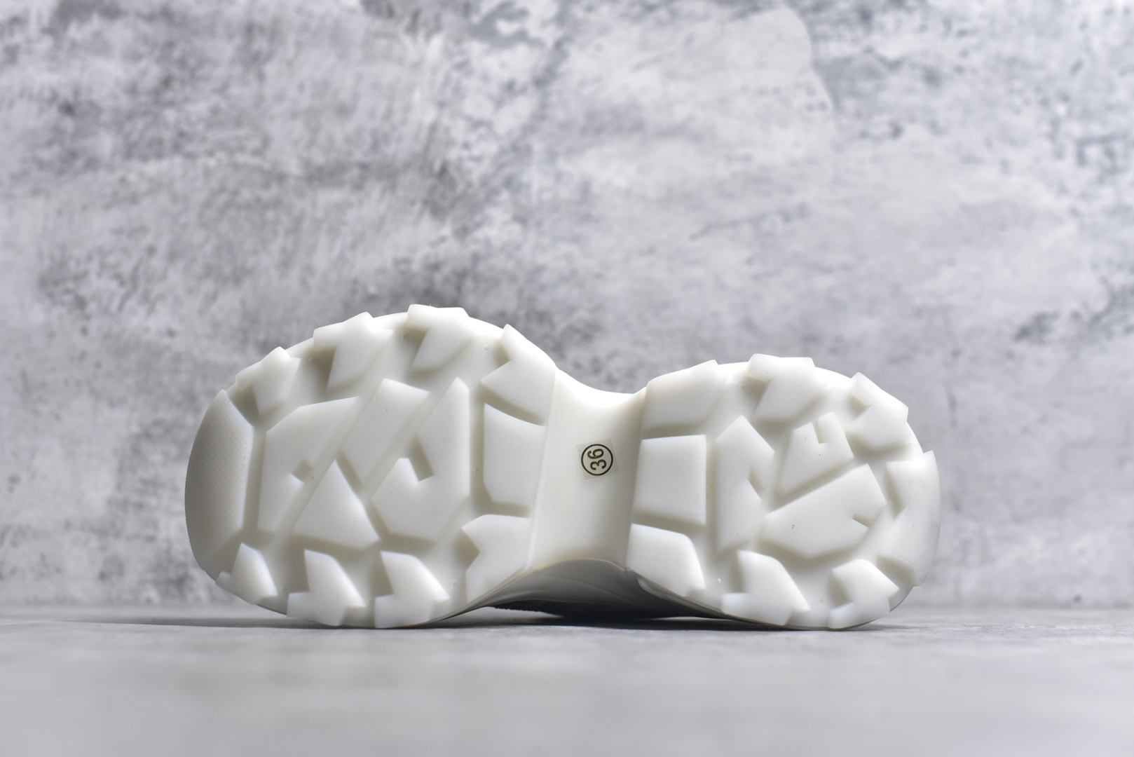 图片[6]-#GG-CC 2025新款厚底增高休闲运动老爹鞋系列 #广东大厂出品 7CM厚底增高 星河粒子 银白粉色 银角大王 完美细节 25ss春季新款厚底增高 大长腿 时髦look轻松定格 不费力展现率性氛围 高档银盒 酷帅机能风不规则设计大底 拼色造型设计 轻便舒适百搭 GGCC银白配色好温柔 三层组合月牙底 柔软有弹性的月牙底和增加舒适度显腿长的7cm增高 长时间走路和站立都不累脚舒适度和少女感 厚底增高 不管怎么搭都好看~ 尺码： 35 36 37 38 39 40-选品中心