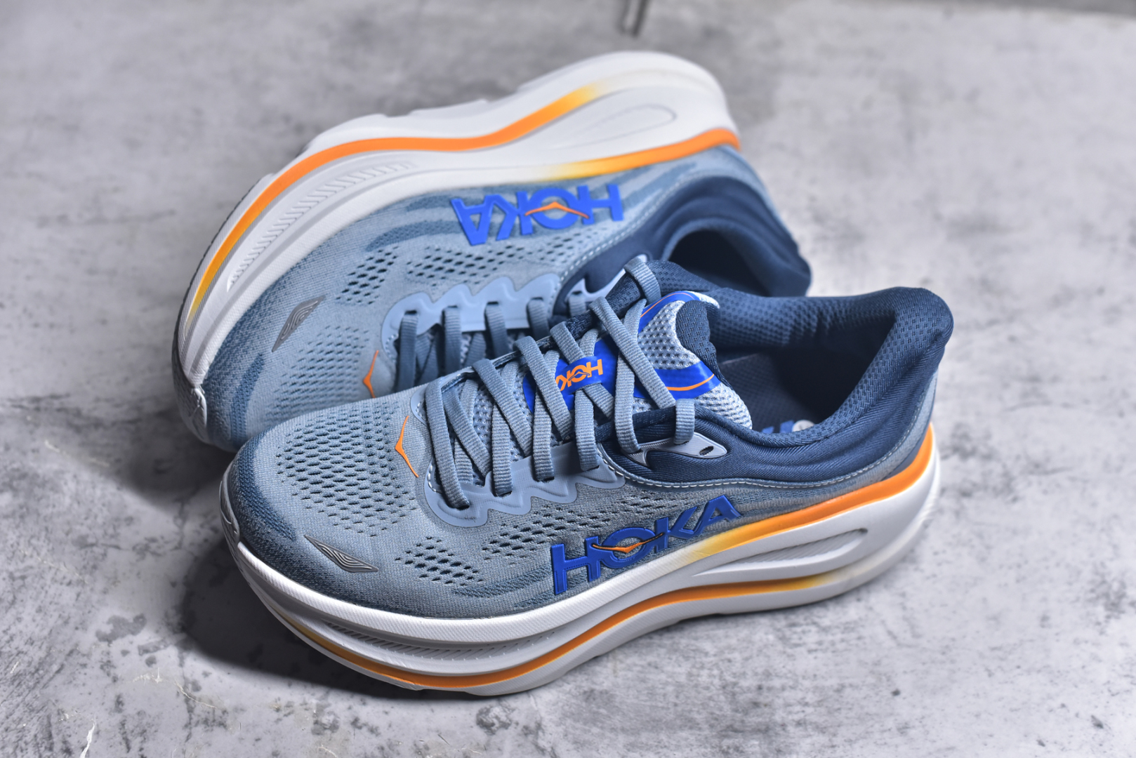 图片[7]-#HOKA ONE ONE Bondi 9 WIDE 邦迪九代舒适防滑耐磨低帮休闲跑步鞋 HOKA ONE ONE是来自美国的跑步鞋知名品牌，创立于2009年，始终致力于为所有跑者提供更新、更好的跑步装备。相比常规跑鞋，HOKA ONE ONE特别研发使用性能独特的几何形跑鞋中底，此种鞋底更厚、更高、回弹性也更好，除了卓越的缓冲性能，它还能內各种阶段的跑者带来更具动感、更加稳定的跑步体验。HOKAONE ONE从设计之初就清楚意识到，要保证跑者步幅的均匀一致，双脚自然而然的运动至关重要。尺码：36 36.5 37.5 38 38.5 39 40 40.5 41 42 42.5 43 44 44.5 45-选品中心