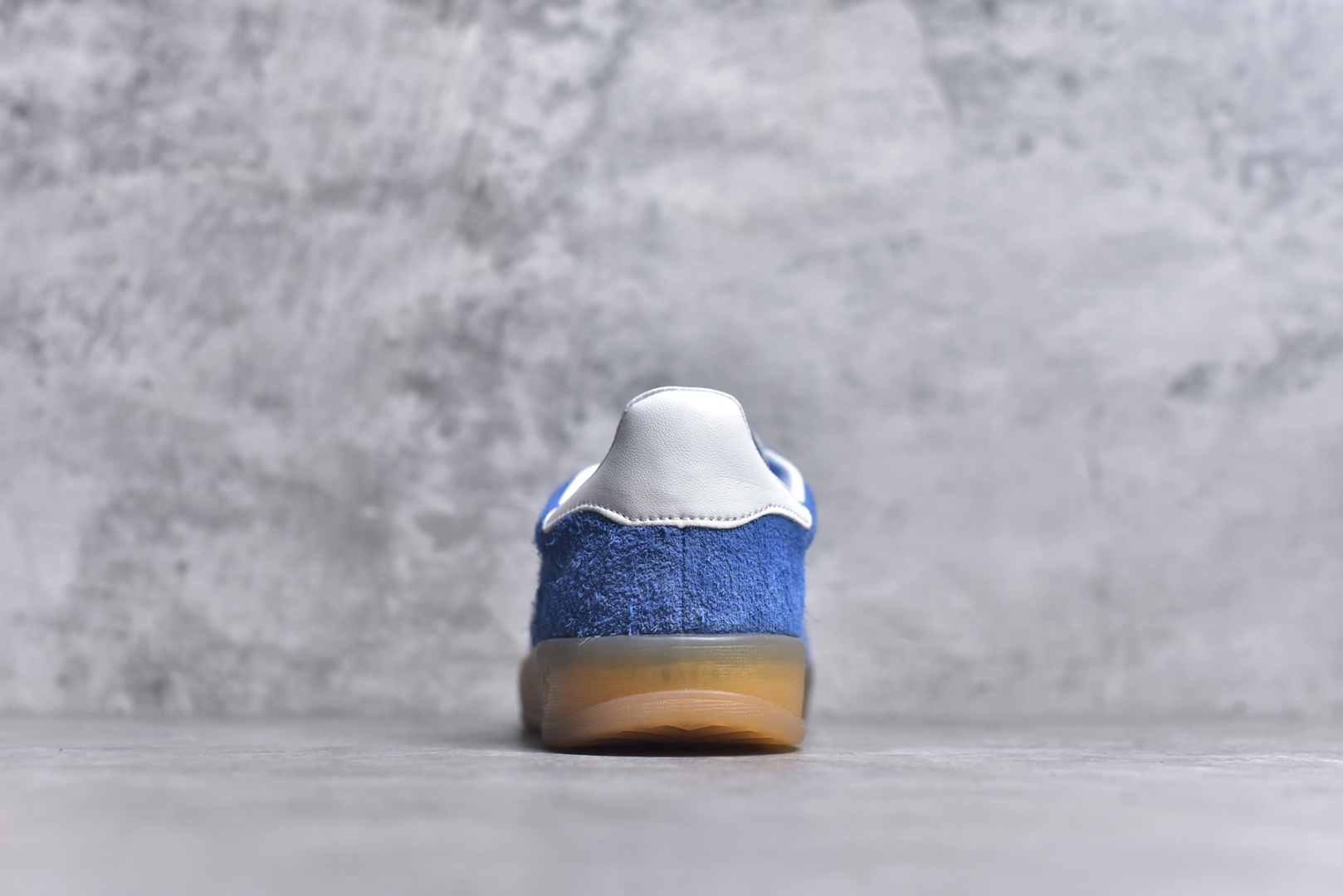 图片[5]-#AD Samba OG FT板鞋 这款桑巴鞋展示了高质量的工艺 带有装饰的超锁缝制和无缝的手感 柔软、柔软的皮革造型和标志性的3条纹完成了精致的外观 正规合身鞋带 鞋面上有绒面鞋垫 橡胶鞋底 享受正畸套筒软感 自50年代首次亮相以来就一直在赢得粉丝的青睐 尺码：36 36.5 37.5 38 38.5 39 40 40.5 41 42 42.5 43 44 44.5 45-选品中心