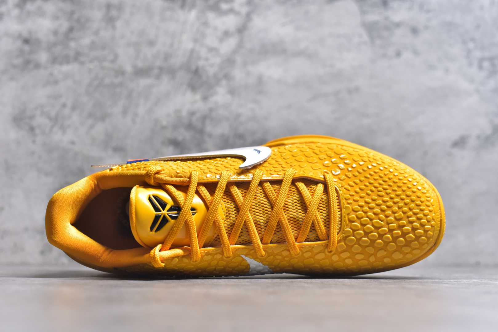 图片[4]-#科比复刻天花板 Off White x NK Zoom Kobe ZK5 科比5代 OW客制联名 CW2190-501 Zoom Turbo气垫➕后掌EVA缓震 实战配置直接拉满 原楦纸板开发 鞋身流线型、后跟塑形 区分土肥圆 原档数据3D打印 鞋面细节匹配原版 全身鞋材卡料色独家定制 唯一正确喷漆SWOOSH NK专利Flyknit飞线科技，给予鞋身足够抗扭矩力 真实底模最大48.5 实战利器 专供海外市场 尺码：40 40.5 41 42 42.5 43 44 44.5 45 46 47.5 48.5 （脚宽、脚胖 建议买大半码）-选品中心