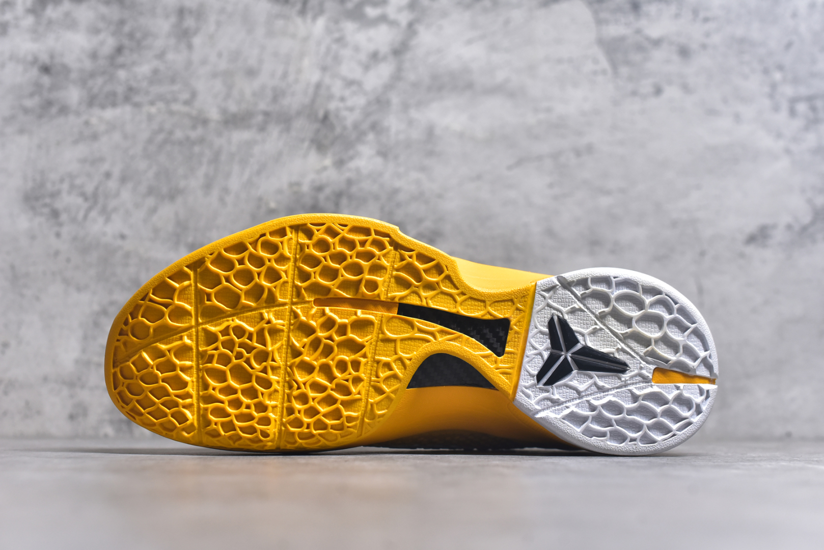 图片[6]-#科比复刻天花板 Off White x NK Zoom Kobe ZK5 科比5代 OW客制联名 CW2190-501 Zoom Turbo气垫➕后掌EVA缓震 实战配置直接拉满 原楦纸板开发 鞋身流线型、后跟塑形 区分土肥圆 原档数据3D打印 鞋面细节匹配原版 全身鞋材卡料色独家定制 唯一正确喷漆SWOOSH NK专利Flyknit飞线科技，给予鞋身足够抗扭矩力 真实底模最大48.5 实战利器 专供海外市场 尺码：40 40.5 41 42 42.5 43 44 44.5 45 46 47.5 48.5 （脚宽、脚胖 建议买大半码）-选品中心