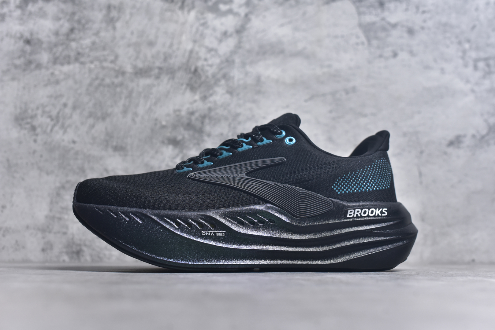 #Brooks布鲁克斯 Glycerin max 舒适简约防滑耐磨 低帮跑步鞋 实拍调校N版已经零色差零失真 百分百还原实物色彩所见即所得 不存在货不对板色差等低级问题 选购参考实物拍摄 不混卖不参货 只用心做好货严格选品 承诺混一赔十 尺码：36 36.5 37.5 38 38.5 39 40 40.5 41 42 42.5 43 44 44.5 45-选品中心