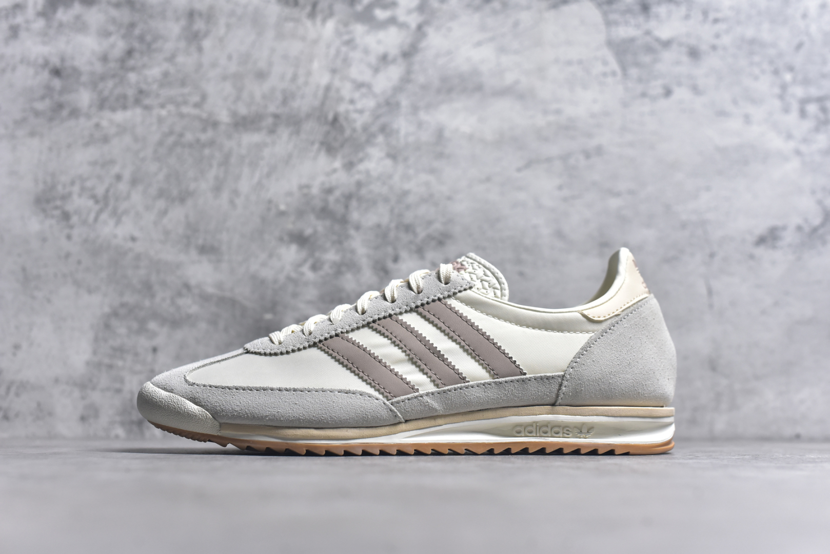 #Adidas Originals SL 72 阿迪经典复古慢跑鞋 货号：JH7394 尺码：36 36.5 37 38 38.5 39 40 40.5 41 42 42.5 43 44 44.5 4-选品中心