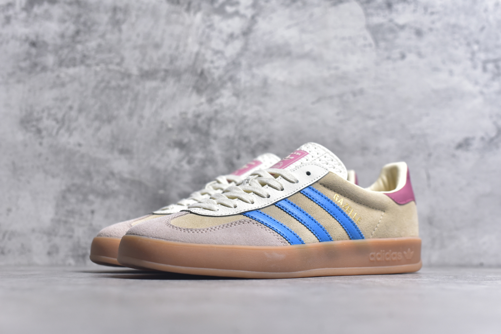 图片[2]-#AD Gazelle Indoor Trainers 羚羊内训系列低帮复古百搭休闲运动德训风板鞋 JQ0010 90年代经典的复刻版！自60年代以足球训练鞋面世以来,Gazelle就以其经典设计席卷全球。1991年版本的复刻,再造经典Gazelle。采用皮革打造,搭配浊色细节,让这款经典更加简约。尺码：35.5-45-选品中心