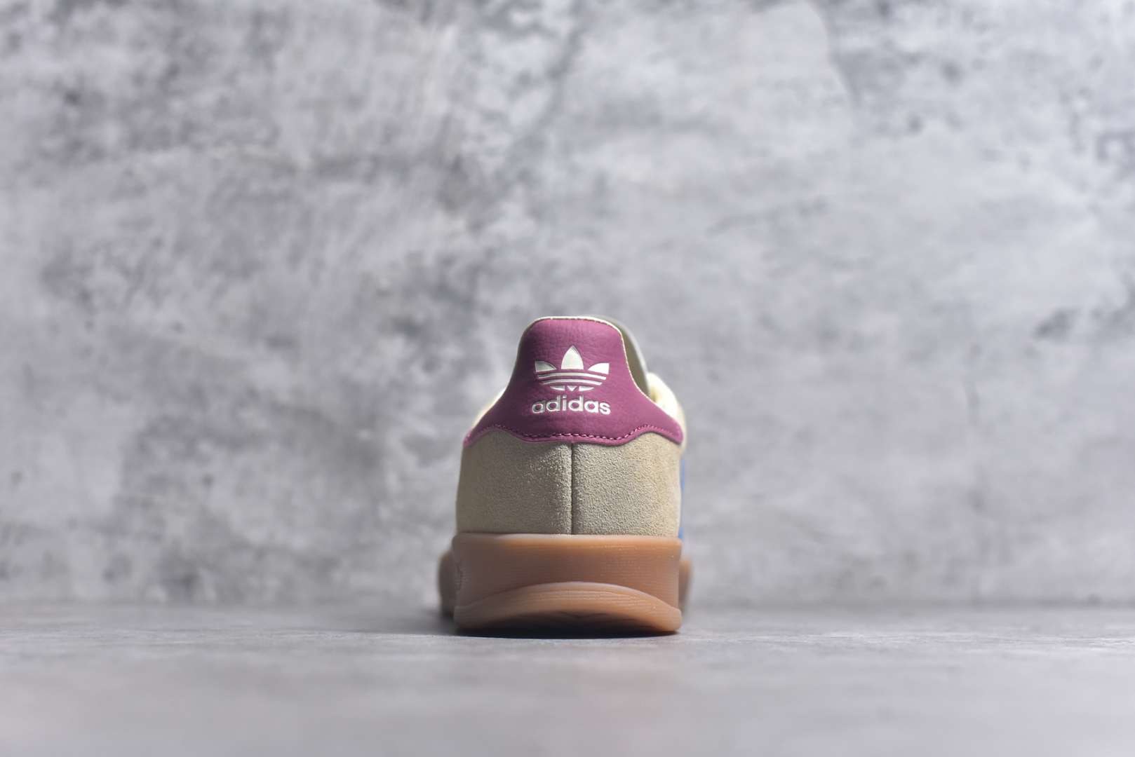 图片[5]-#AD Gazelle Indoor Trainers 羚羊内训系列低帮复古百搭休闲运动德训风板鞋 JQ0010 90年代经典的复刻版！自60年代以足球训练鞋面世以来,Gazelle就以其经典设计席卷全球。1991年版本的复刻,再造经典Gazelle。采用皮革打造,搭配浊色细节,让这款经典更加简约。尺码：35.5-45-选品中心