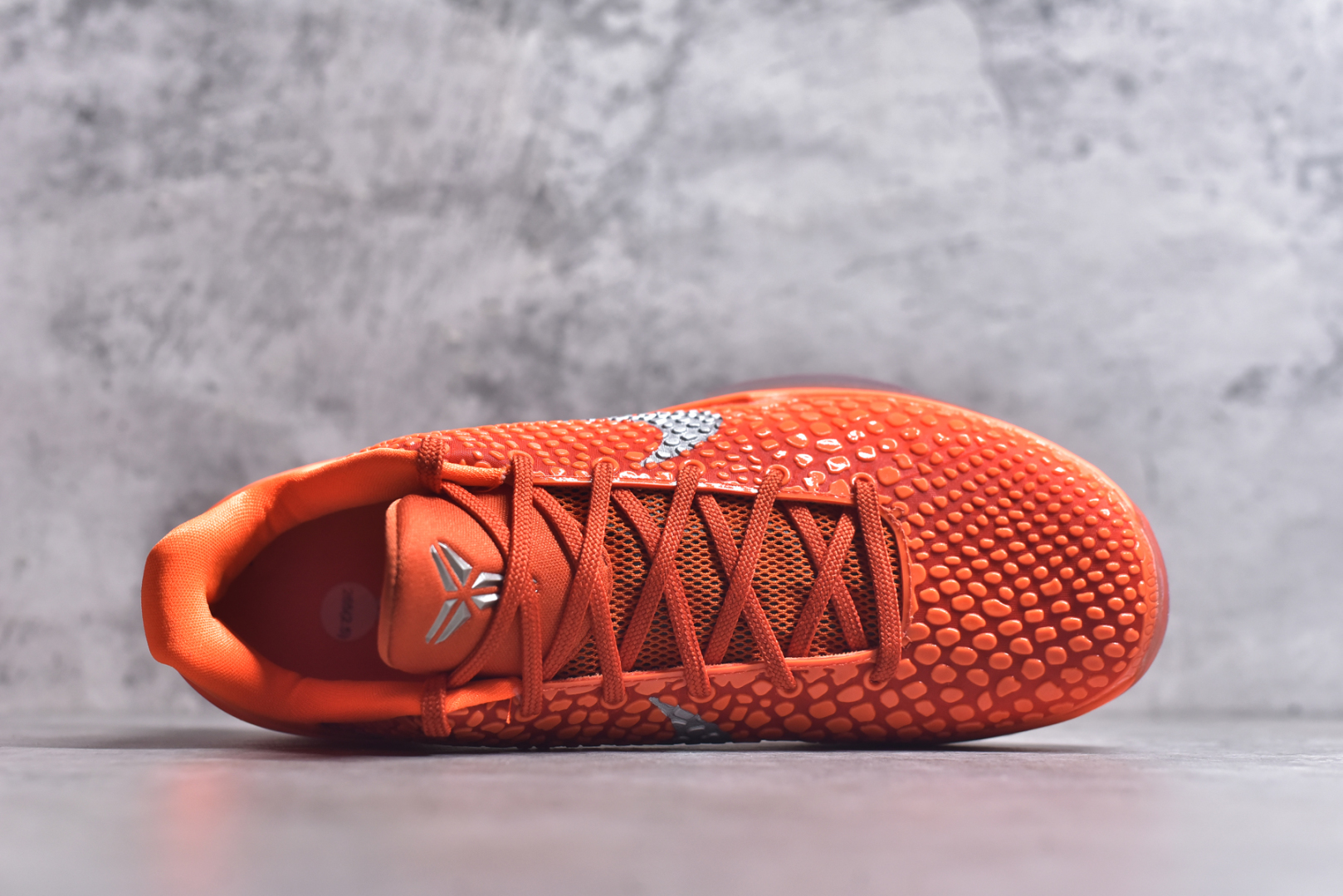 图片[4]-#NK Zoom Kobe 6 Protro 科比六代 暴力橙 IH1871-800 圈内顶级批次 完美复刻公司货 前掌超大Zoom Turbo气垫 后掌EVA缓震 真正的原汁原味 还原ZP脚感 全身鞋材卡料色独家定制 唯一正确喷漆工艺Swoosh 正确凹凸蛇鳞工艺 正确鞋面渐变效果 内全置真动飞态线 独立原厂模具 最大尺码达到48.5码 首批不拼图大几率过验 亲测已过 支持各种高强度实战 无需担心 上脚价 补货周期极长 脚宽建议买大半码 科比系列前掌偏窄 不影响二次销售 支持七天无理由退换 尺码：40 40.5 41 42 42.5 43 44 44.5 45 45.5 46 47.5 48.5-选品中心