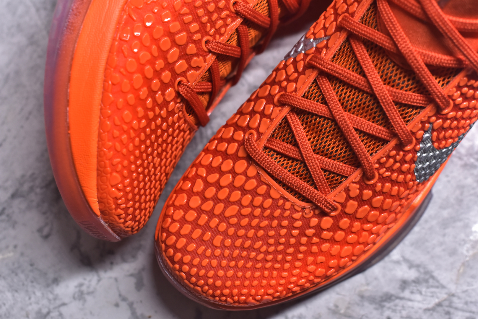 图片[8]-#NK Zoom Kobe 6 Protro 科比六代 暴力橙 IH1871-800 圈内顶级批次 完美复刻公司货 前掌超大Zoom Turbo气垫 后掌EVA缓震 真正的原汁原味 还原ZP脚感 全身鞋材卡料色独家定制 唯一正确喷漆工艺Swoosh 正确凹凸蛇鳞工艺 正确鞋面渐变效果 内全置真动飞态线 独立原厂模具 最大尺码达到48.5码 首批不拼图大几率过验 亲测已过 支持各种高强度实战 无需担心 上脚价 补货周期极长 脚宽建议买大半码 科比系列前掌偏窄 不影响二次销售 支持七天无理由退换 尺码：40 40.5 41 42 42.5 43 44 44.5 45 45.5 46 47.5 48.5-选品中心