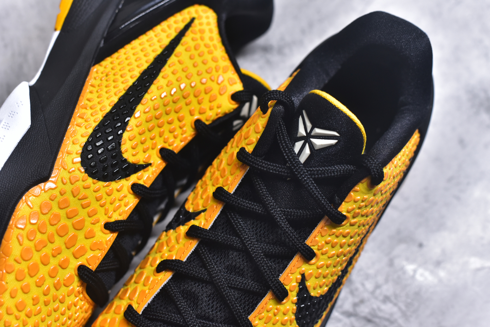 图片[9]-#NK Zoom Kobe 6 Protro 科比六代 黑黄 429659-700 原楦纸板开发 鞋身流线型、后跟塑形 区分土肥圆 Zoom Turbo气垫 后掌EVA缓震 实战配置直接拉满 原档数据3D打印 鞋面蛇鳞一颗一粒匹配原版 全身鞋材卡料色独家定制 唯一正确喷漆SWOOSH NK专利Flyknit飞线科技 给予鞋身足够抗扭矩力 真实底模最大47.5 实战利器 专供海外市场 尺码：40 40.5 41 42 42.5 43 44 44.5 45 46 47.5 48.5 （脚宽、脚胖 建议买大半码）-选品中心