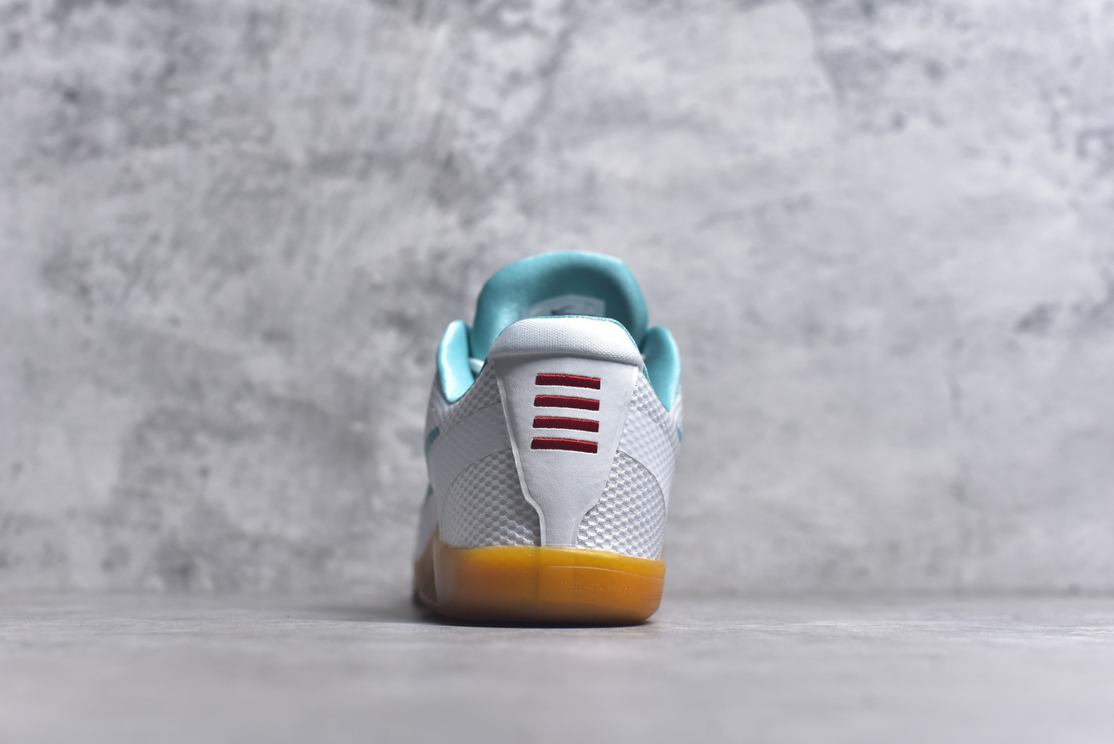 图片[5]-#NK Kobe 11 Elite Low 科比11代实战篮球鞋 836184-103 科比退役前的最后一双签名鞋意义重大 Eric Avar这次采用了低帮的鞋身设计 并使用加强版的Flyknit编织面料作为鞋面 更加坚韧牢固 提供更好的保护 中底依日采用了混合缓震的设计 前掌的Lunarlon搭配后掌Zoom Air气垫 确保缓震性能的强劲 尺码：39-48-选品中心