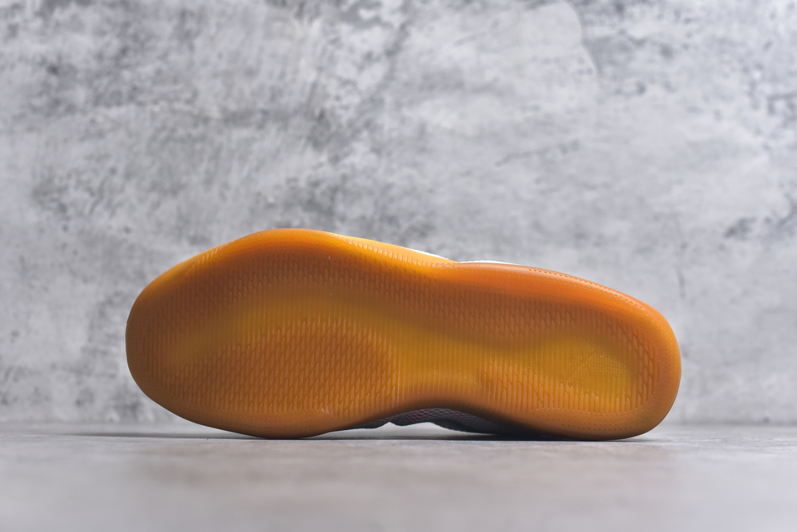 图片[6]-#NK Kobe 11 Elite Low 科比11代实战篮球鞋 836184-103 科比退役前的最后一双签名鞋意义重大 Eric Avar这次采用了低帮的鞋身设计 并使用加强版的Flyknit编织面料作为鞋面 更加坚韧牢固 提供更好的保护 中底依日采用了混合缓震的设计 前掌的Lunarlon搭配后掌Zoom Air气垫 确保缓震性能的强劲 尺码：39-48-选品中心