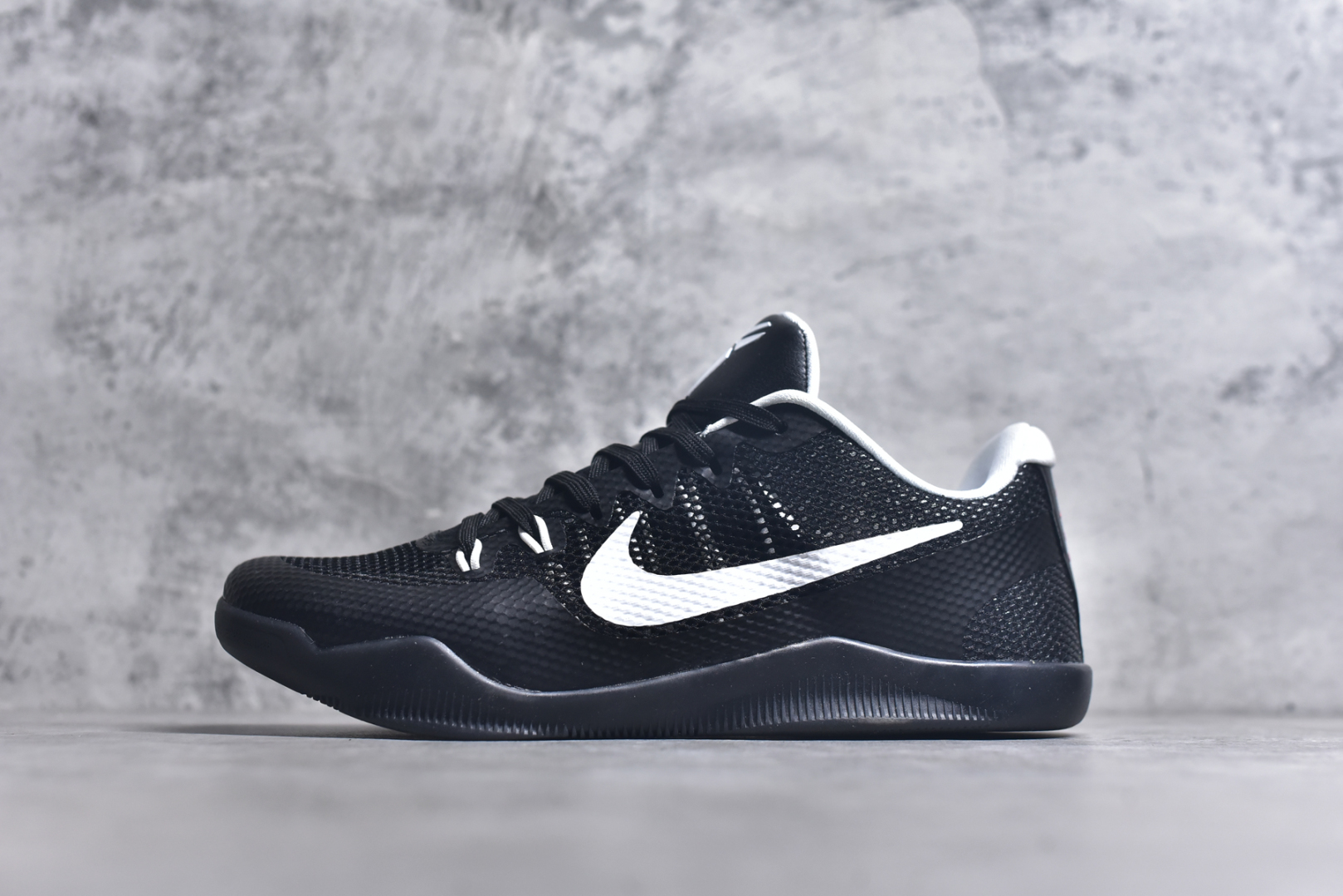 #NK Kobe 11 Elite Low 科比11代实战篮球鞋 856485-001 科比退役前的最后一双签名鞋意义重大 Eric Avar这次采用了低帮的鞋身设计 并使用加强版的Flyknit编织面料作为鞋面 更加坚韧牢固 提供更好的保护 中底依日采用了混合缓震的设计 前掌的Lunarlon搭配后掌Zoom Air气垫 确保缓震性能的强劲 尺码：39 40 40.5 41 42 42.5 43 44 44.5 45 46 47.5 48.5-选品中心