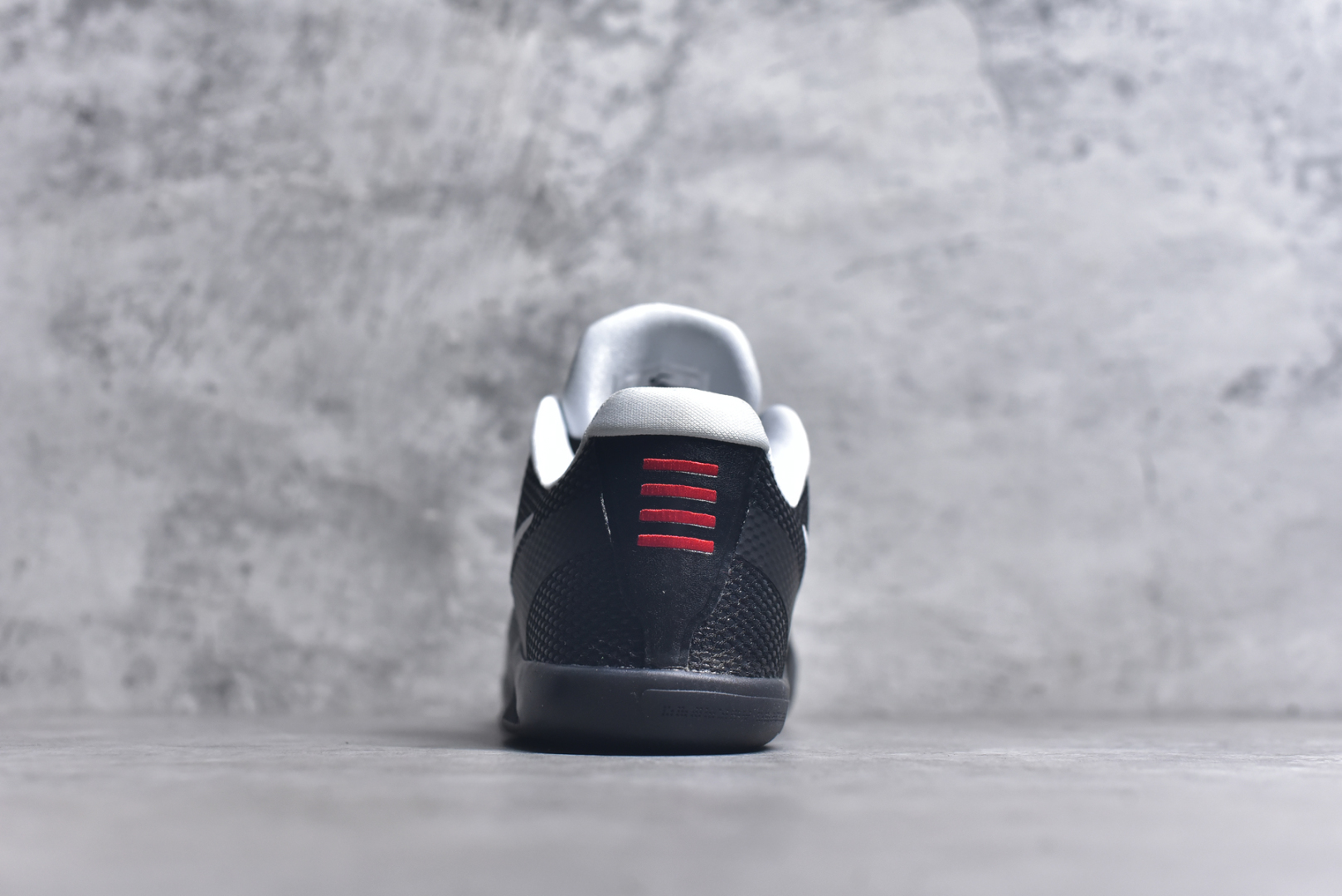 图片[5]-#NK Kobe 11 Elite Low 科比11代实战篮球鞋 856485-001 科比退役前的最后一双签名鞋意义重大 Eric Avar这次采用了低帮的鞋身设计 并使用加强版的Flyknit编织面料作为鞋面 更加坚韧牢固 提供更好的保护 中底依日采用了混合缓震的设计 前掌的Lunarlon搭配后掌Zoom Air气垫 确保缓震性能的强劲 尺码：39 40 40.5 41 42 42.5 43 44 44.5 45 46 47.5 48.5-选品中心