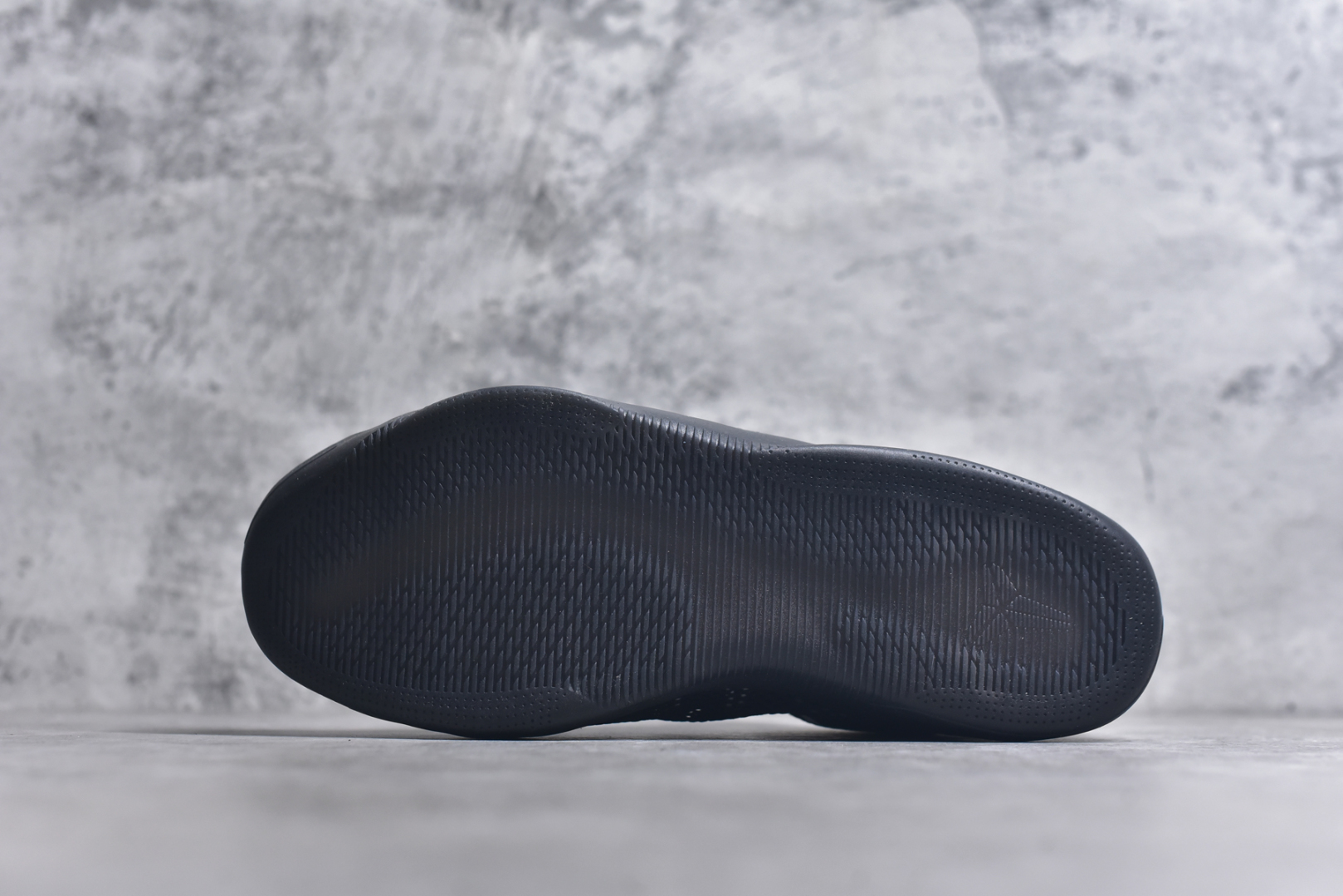 图片[6]-#NK Kobe 11 Elite Low 科比11代实战篮球鞋 856485-001 科比退役前的最后一双签名鞋意义重大 Eric Avar这次采用了低帮的鞋身设计 并使用加强版的Flyknit编织面料作为鞋面 更加坚韧牢固 提供更好的保护 中底依日采用了混合缓震的设计 前掌的Lunarlon搭配后掌Zoom Air气垫 确保缓震性能的强劲 尺码：39 40 40.5 41 42 42.5 43 44 44.5 45 46 47.5 48.5-选品中心