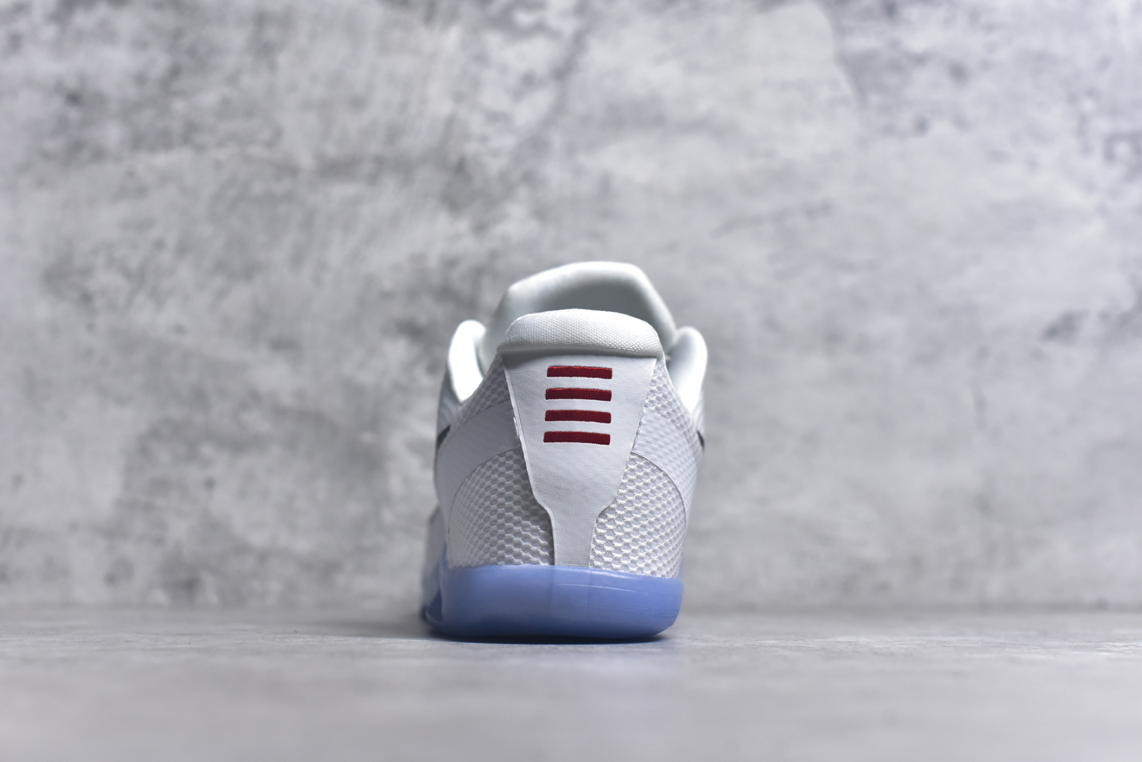 图片[5]-#NK Kobe 11 Elite Low 科比11代实战篮球鞋 836183-100 科比退役前的最后一双签名鞋意义重大 Eric Avar这次采用了低帮的鞋身设计 并使用加强版的Flyknit编织面料作为鞋面 更加坚韧牢固 提供更好的保护 中底依日采用了混合缓震的设计 前掌的Lunarlon搭配后掌Zoom Air气垫 确保缓震性能的强劲 尺码：39-48-选品中心