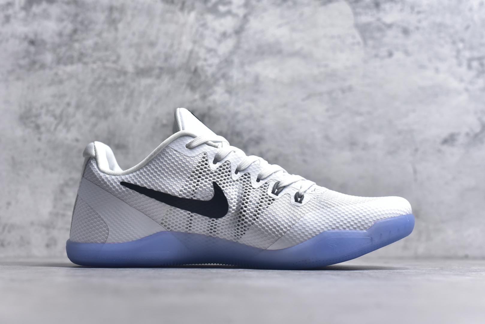 图片[3]-#NK Kobe 11 Elite Low 科比11代实战篮球鞋 836183-100 科比退役前的最后一双签名鞋意义重大 Eric Avar这次采用了低帮的鞋身设计 并使用加强版的Flyknit编织面料作为鞋面 更加坚韧牢固 提供更好的保护 中底依日采用了混合缓震的设计 前掌的Lunarlon搭配后掌Zoom Air气垫 确保缓震性能的强劲 尺码：39-48-选品中心