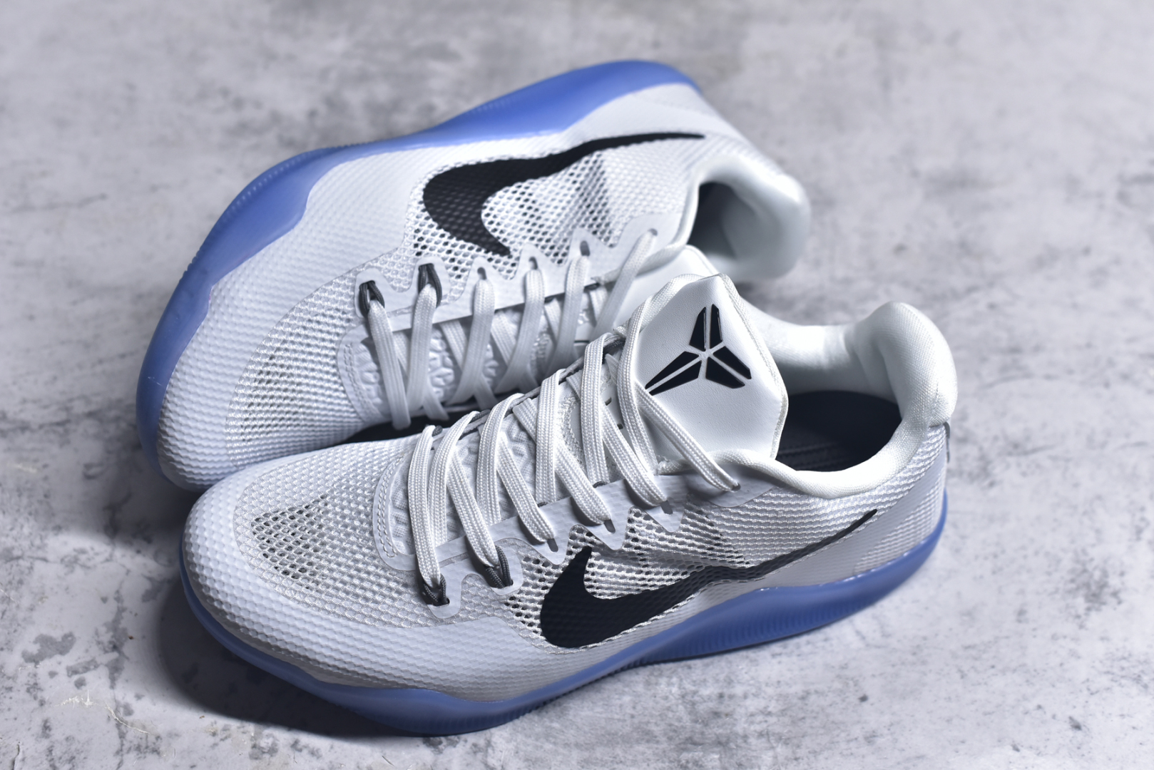 图片[7]-#NK Kobe 11 Elite Low 科比11代实战篮球鞋 836183-100 科比退役前的最后一双签名鞋意义重大 Eric Avar这次采用了低帮的鞋身设计 并使用加强版的Flyknit编织面料作为鞋面 更加坚韧牢固 提供更好的保护 中底依日采用了混合缓震的设计 前掌的Lunarlon搭配后掌Zoom Air气垫 确保缓震性能的强劲 尺码：39-48-选品中心