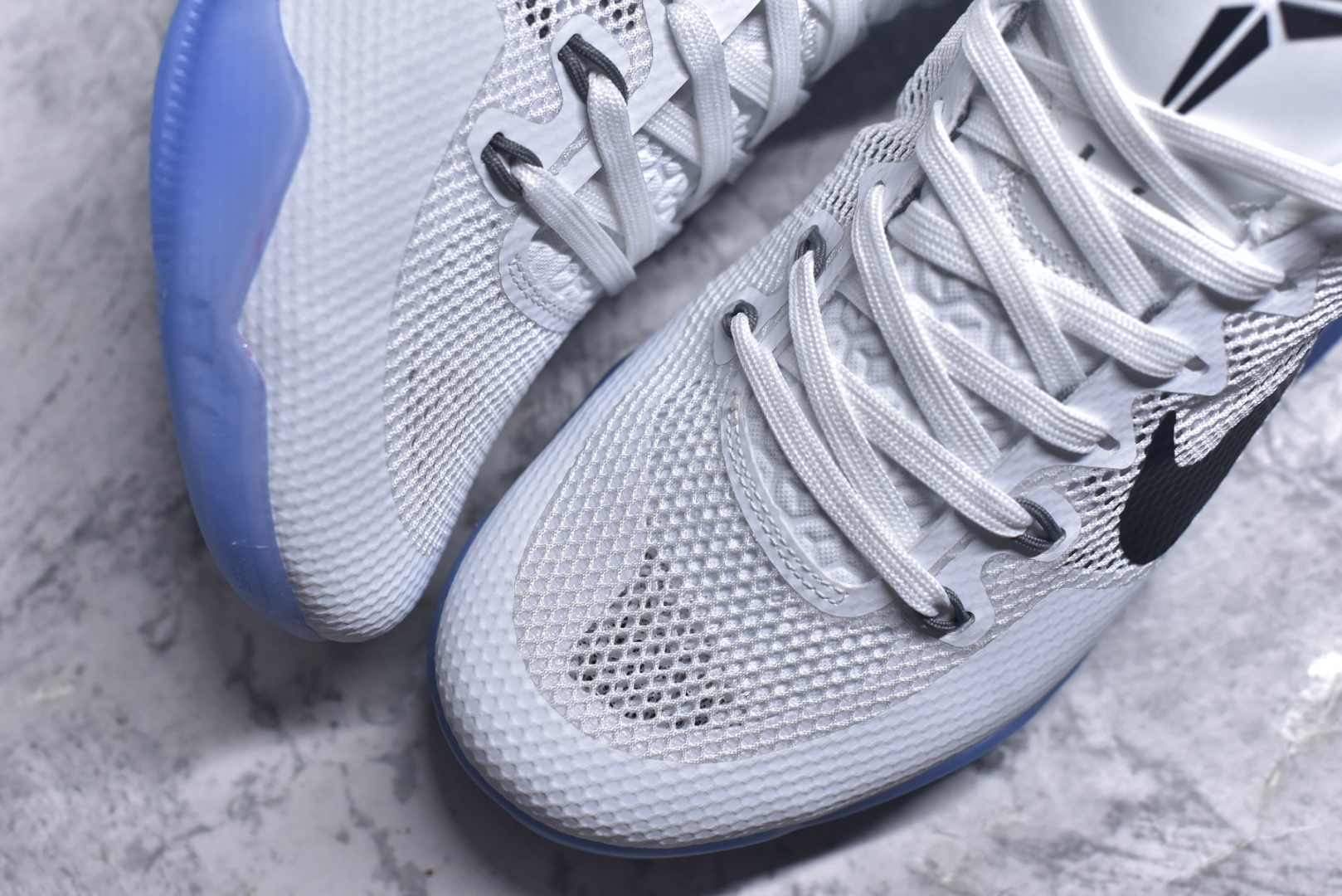 图片[8]-#NK Kobe 11 Elite Low 科比11代实战篮球鞋 836183-100 科比退役前的最后一双签名鞋意义重大 Eric Avar这次采用了低帮的鞋身设计 并使用加强版的Flyknit编织面料作为鞋面 更加坚韧牢固 提供更好的保护 中底依日采用了混合缓震的设计 前掌的Lunarlon搭配后掌Zoom Air气垫 确保缓震性能的强劲 尺码：39-48-选品中心