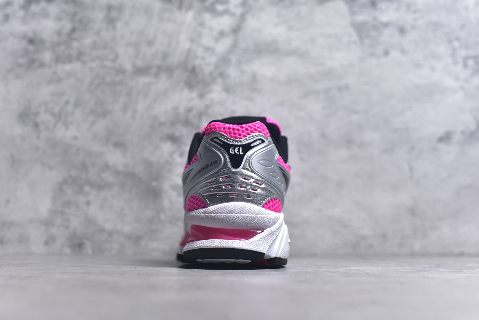图片[5]-#ASICS GEL-KAYANO 14 亚瑟士K14系列户外复古潮流百搭织物合成革缓震休闲跑步鞋 原装纸板楦头开发 独家私模五层组合大底 原厂定制缓震硅胶加持 原盒原配 官方四联吊牌 原装Ortholite轻量化鞋垫 设计师 Hidenori Yamashita 以「Flash」一词为灵感 创造出未来感金属色鞋面 改造升级内在性能 由内而外全面革新 为 GEL-KAYANO 家族传承及经典跑鞋文化的延续 创下里程碑式作品 K14跑鞋重新诠释了复古的跑步形状 并以其 2000 年代后期的美学理念重新铺装 银色与蓝色的鞋面极为高档 网面铺陈与鞋面、鞋头多处细节位增添了透气性 鞋后跟部中底上以及多密度耐磨鞋底增加了 GEL 缓震胶 提供高抗冲击性、缓冲性、可保护脚部免受地面冲击的影响 穿着舒适性十足 实拍调校N版已经零色差零失真 百分百还原实物色彩所见即所得 不存在货不对板色差等低级问题 选购参考实物拍摄 不混卖不参货 只用心做好货严格选品 承诺混一赔十 尺码：35.5-46-选品中心