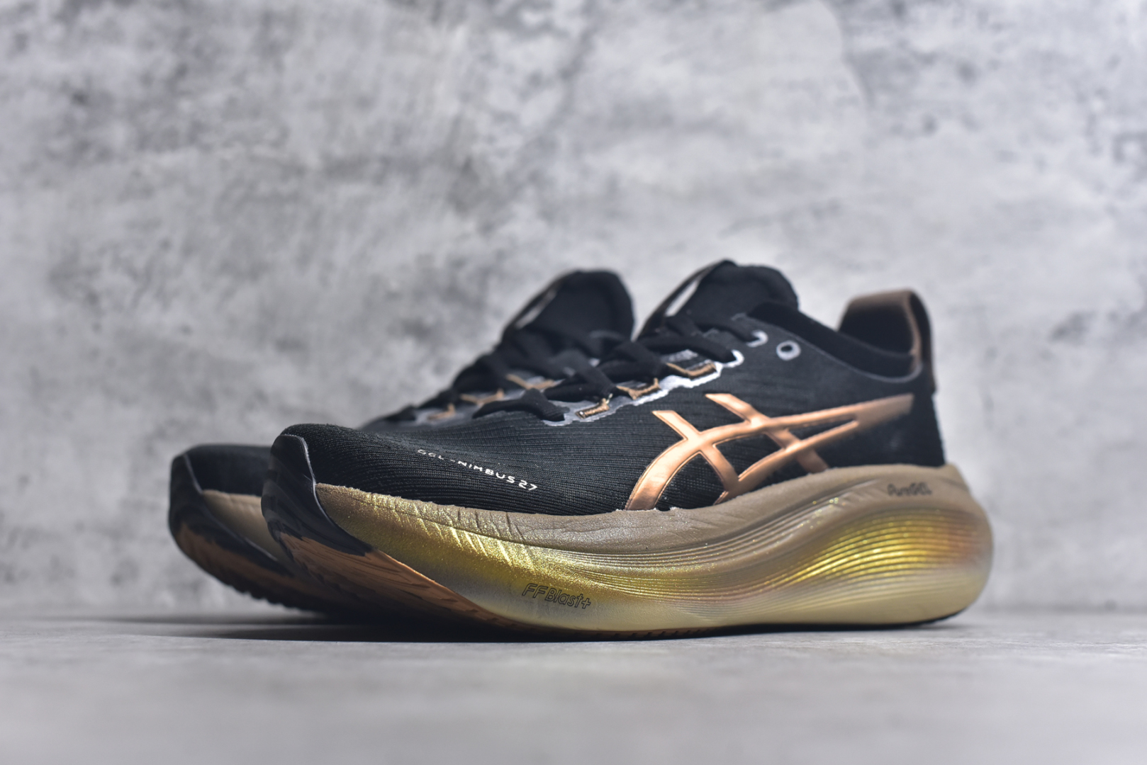 图片[2]-#Asics GEL-Nimbus 26 亚瑟士缓震跑鞋 近年复古风潮的势头很旺 ASICS一直坚信保持身体的健康与活力是打造健康快乐的生活方式的最佳途径 ASICS为复古鞋型注入新设计 为玩家的街头穿搭提供了更多可能 GEL-NIMBUSTM9运动鞋最初是为中立和仰卧跑步者设计的长距离训练器 采用原始材料和关键细节重新设计 其Y2K时代的工业外观也被大胆的对比和色块所抵消 尺码：36 36.5 37.5 38 38.5 39 40 40.5 41.5 42 42.5 43.5 44 44.5 45-选品中心